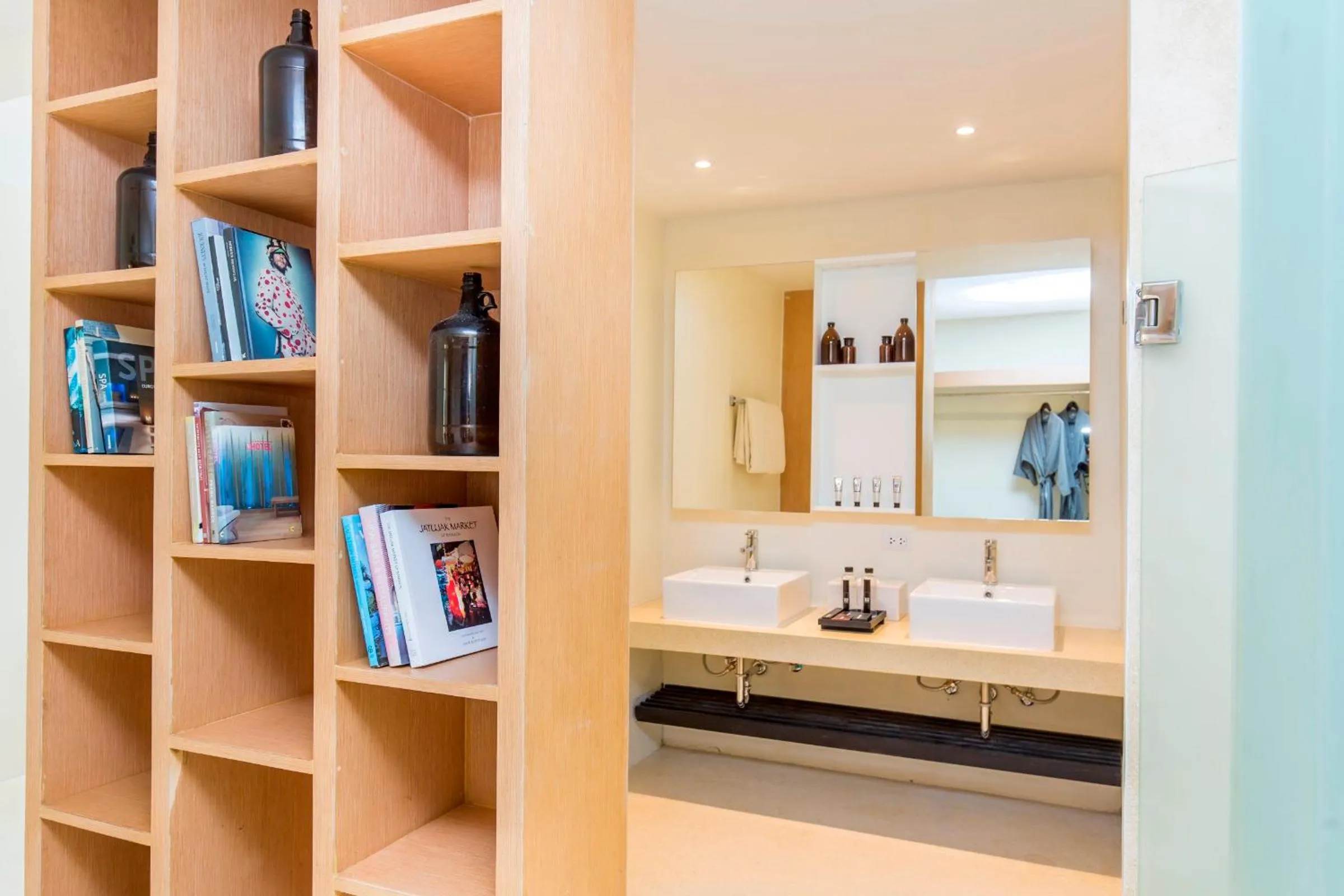 Library in The Anda Mani Khaolak Beachfront Villas