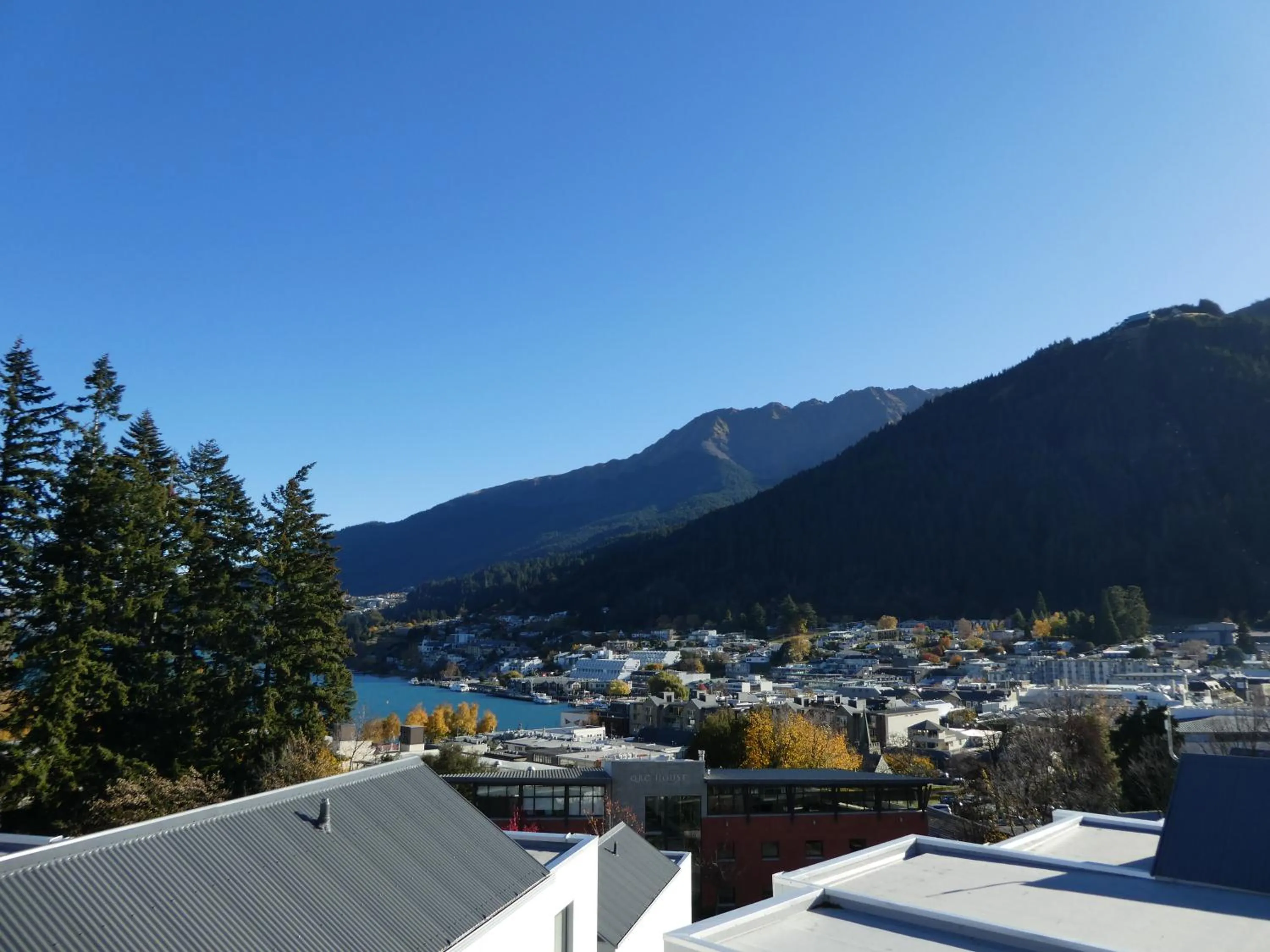 Mountain view in Caples Court Motel & Apartments