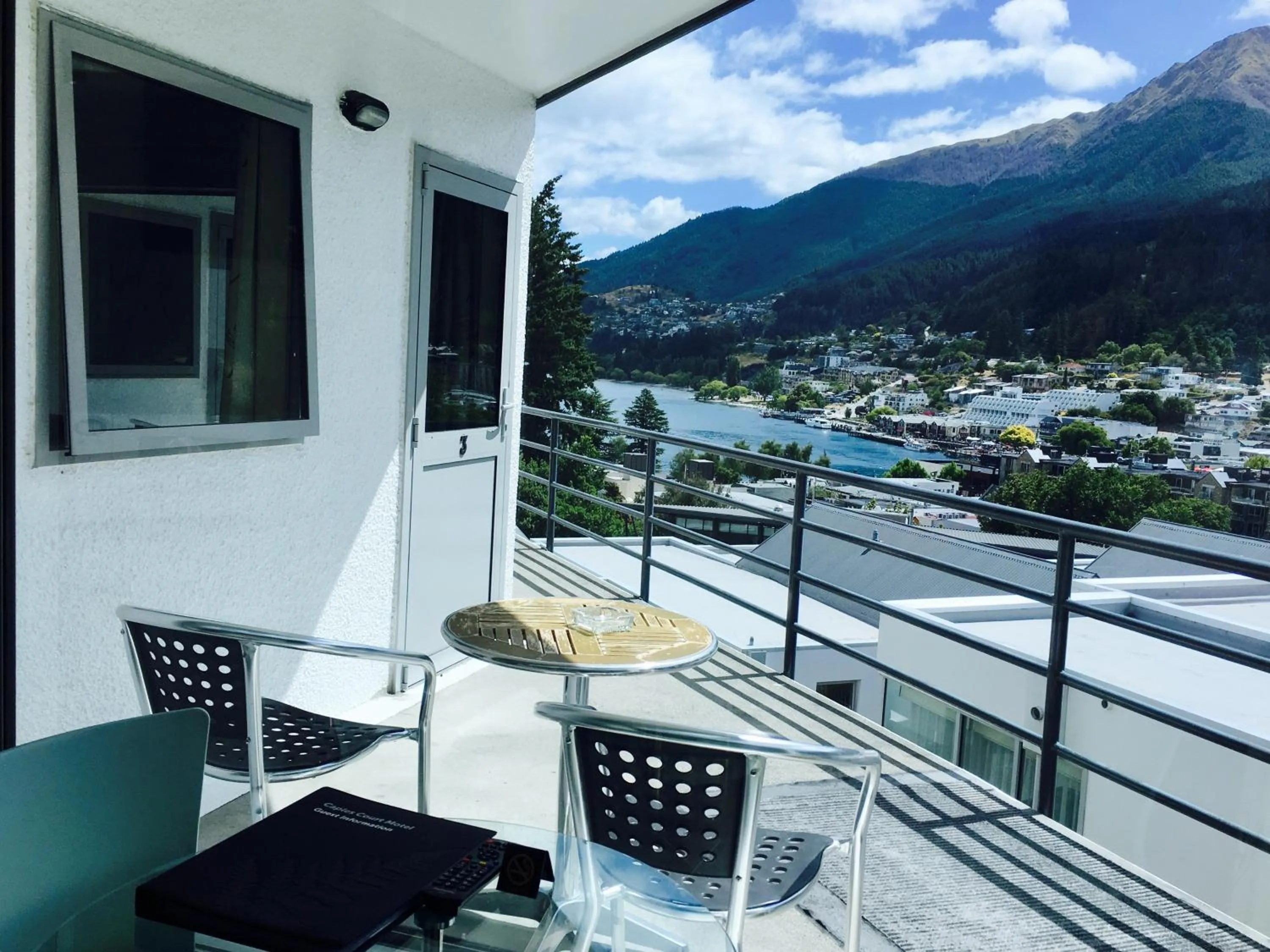 Balcony/Terrace in Caples Court Motel & Apartments