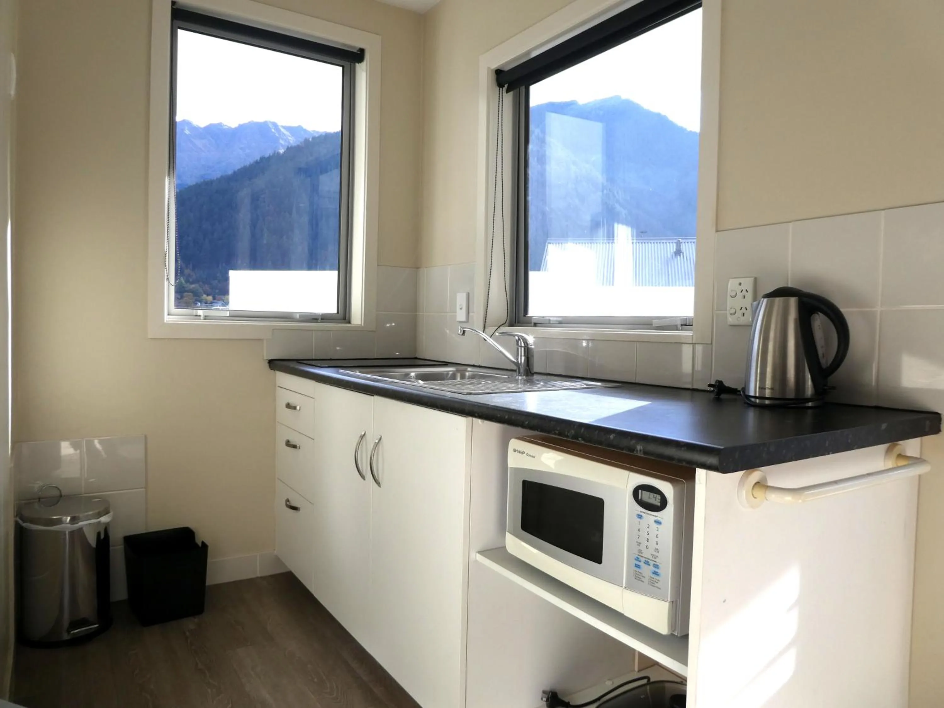 Kitchen or kitchenette in Caples Court Motel & Apartments