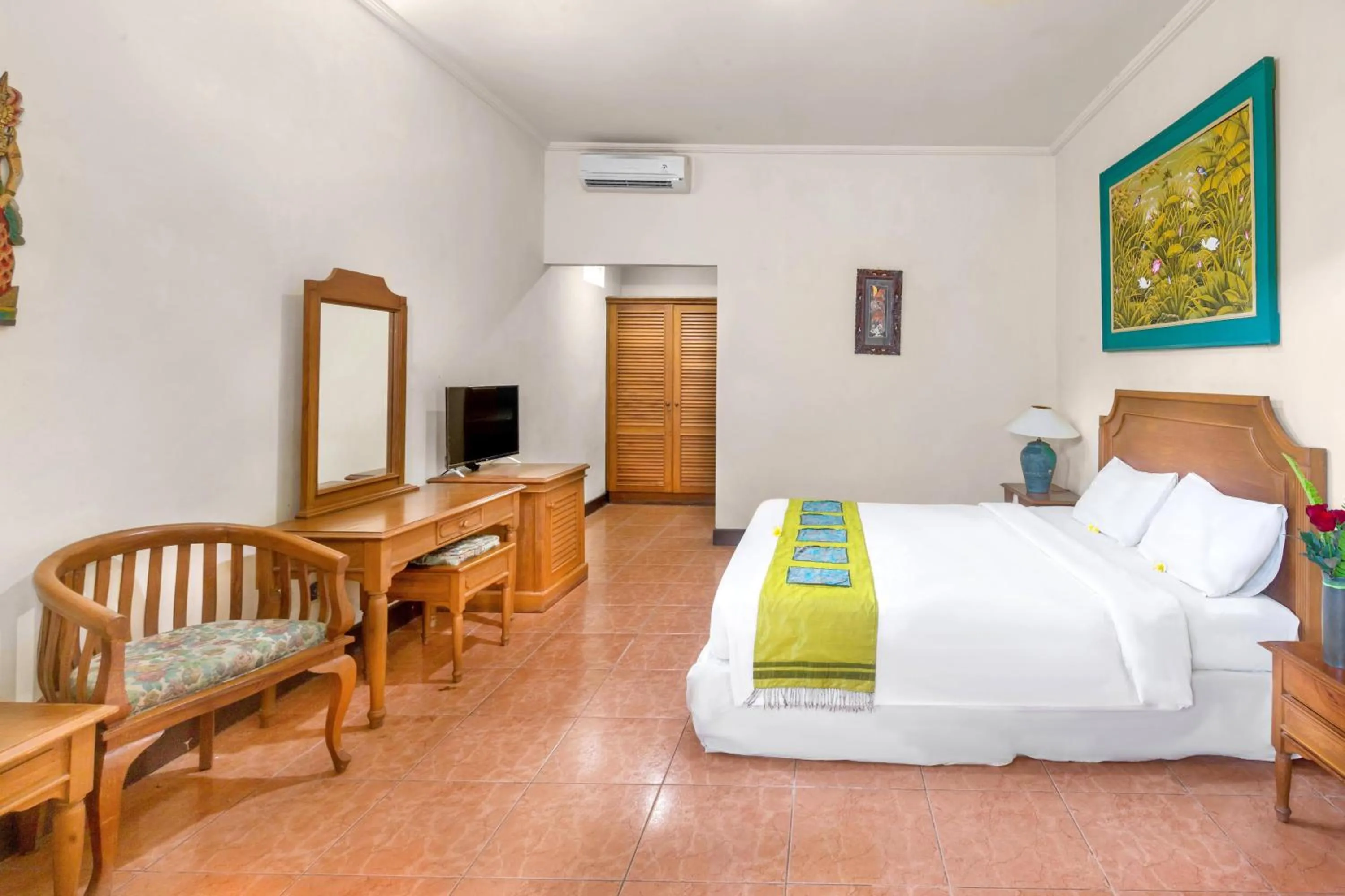 Bed in Dewi Sinta Hotel and Restaurant