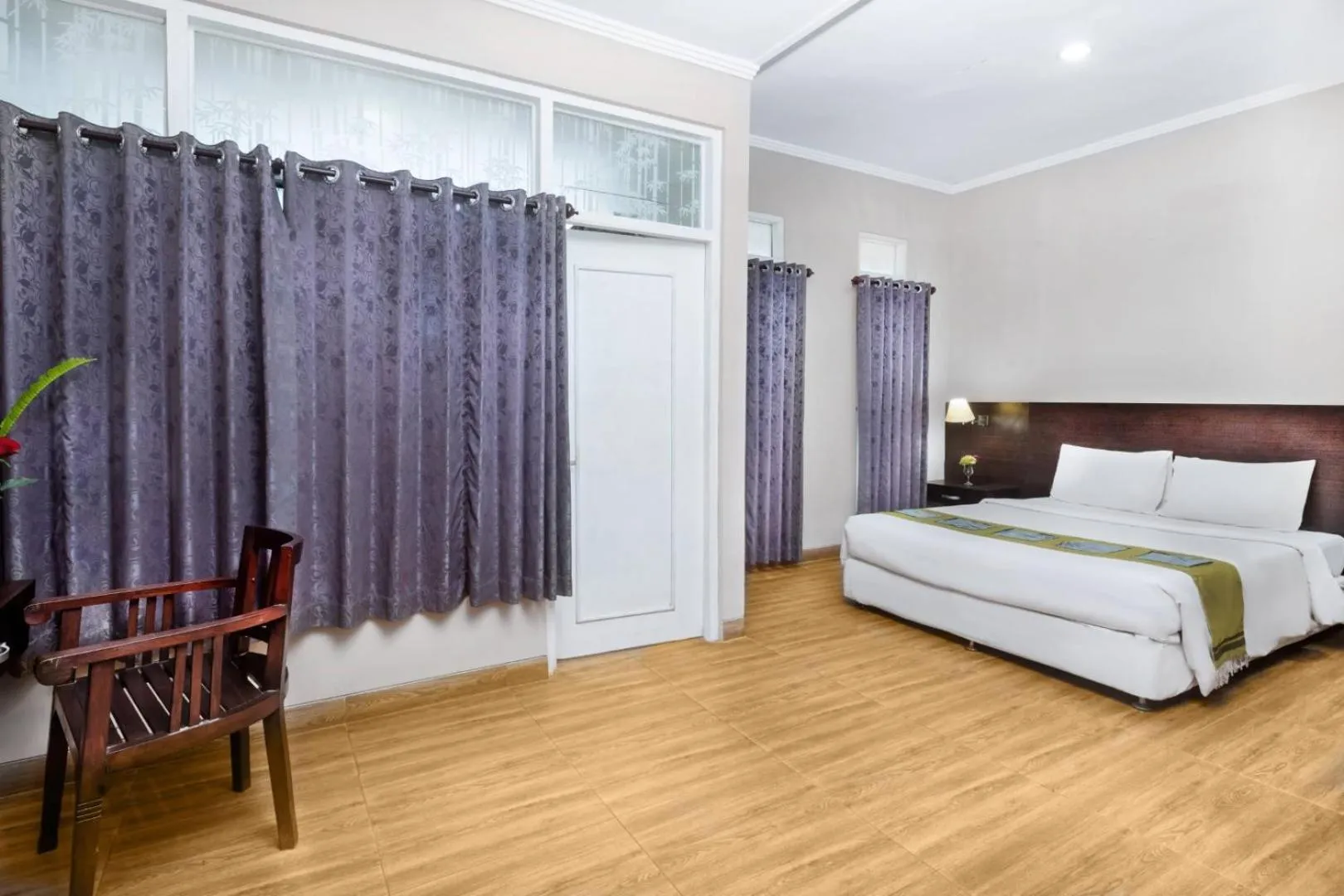 Photo of the whole room, Bed in Dewi Sinta Hotel and Restaurant