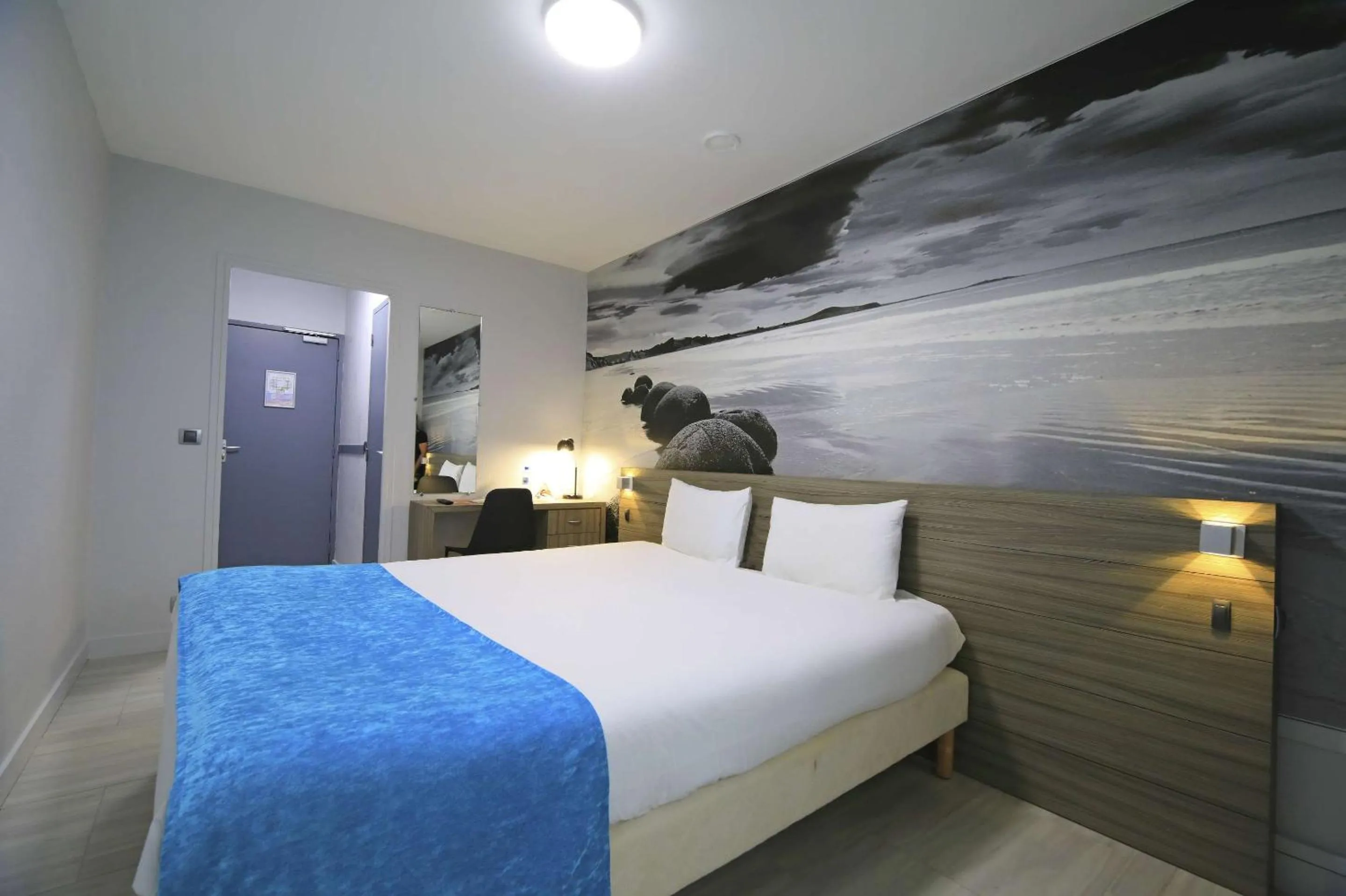 Bedroom in Brit Hotel Le Polder