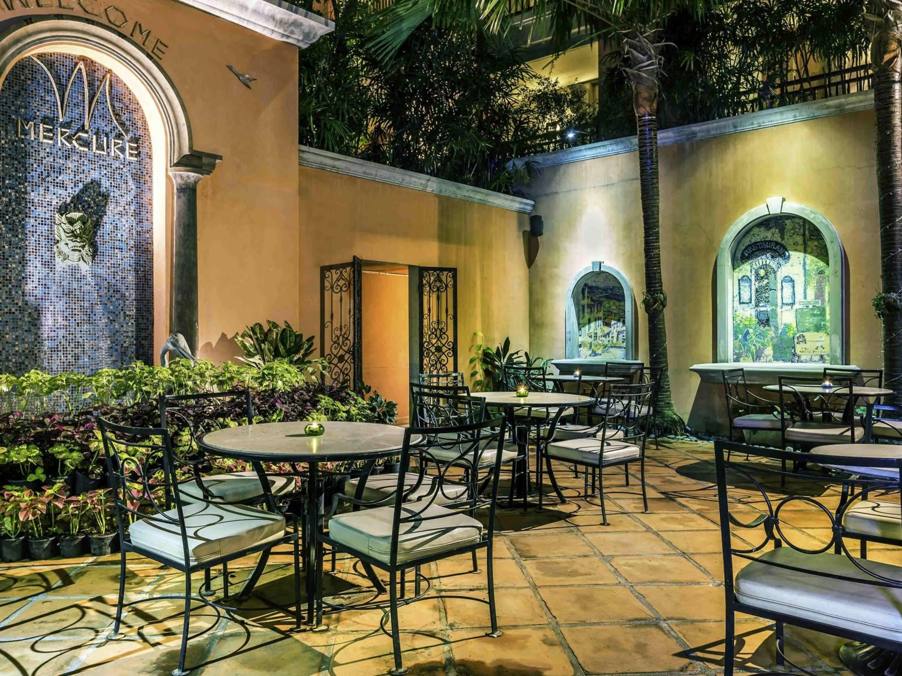 Restaurant/places to eat in Mercure Samui Chaweng Tana