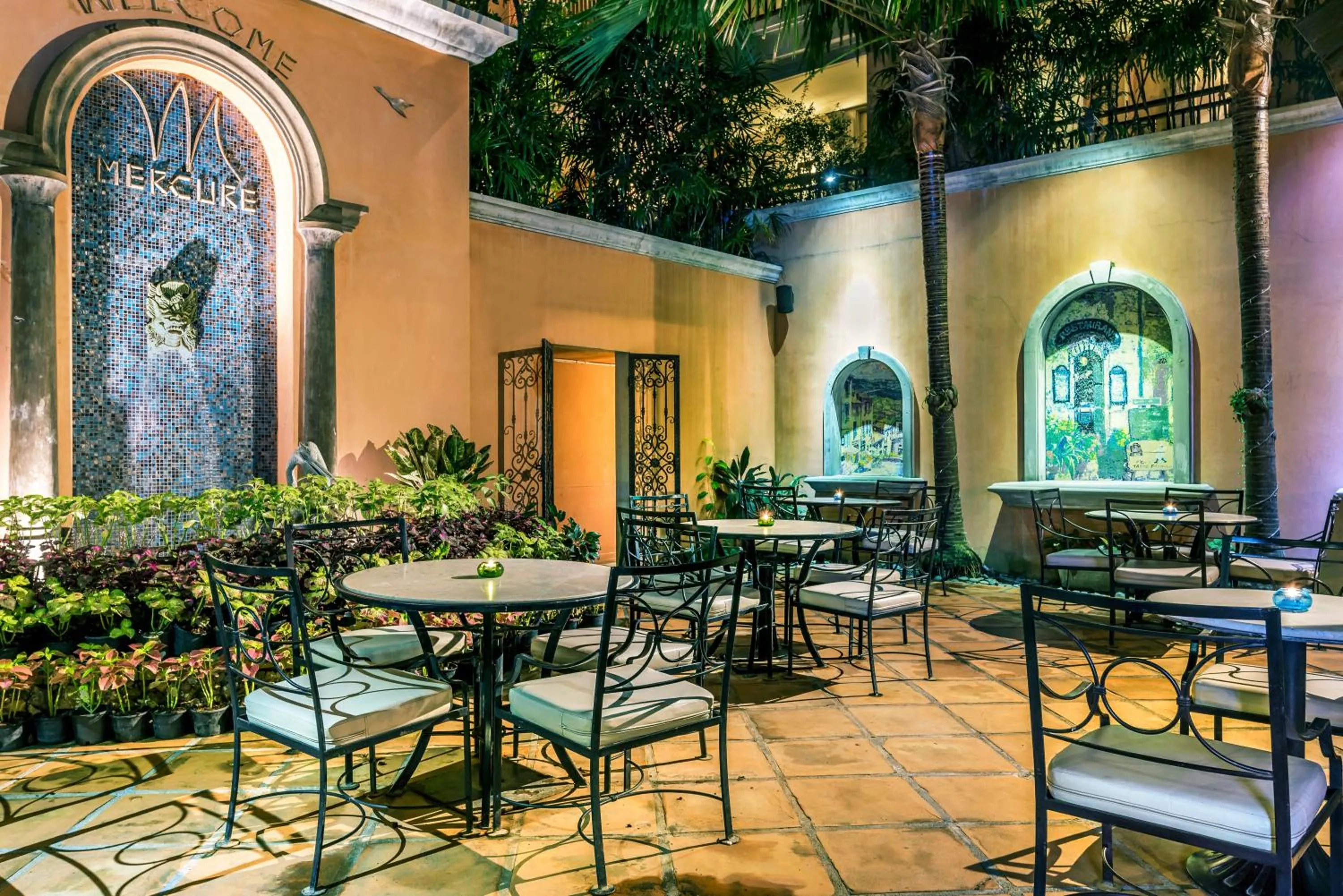 Restaurant/places to eat in Mercure Samui Chaweng Tana