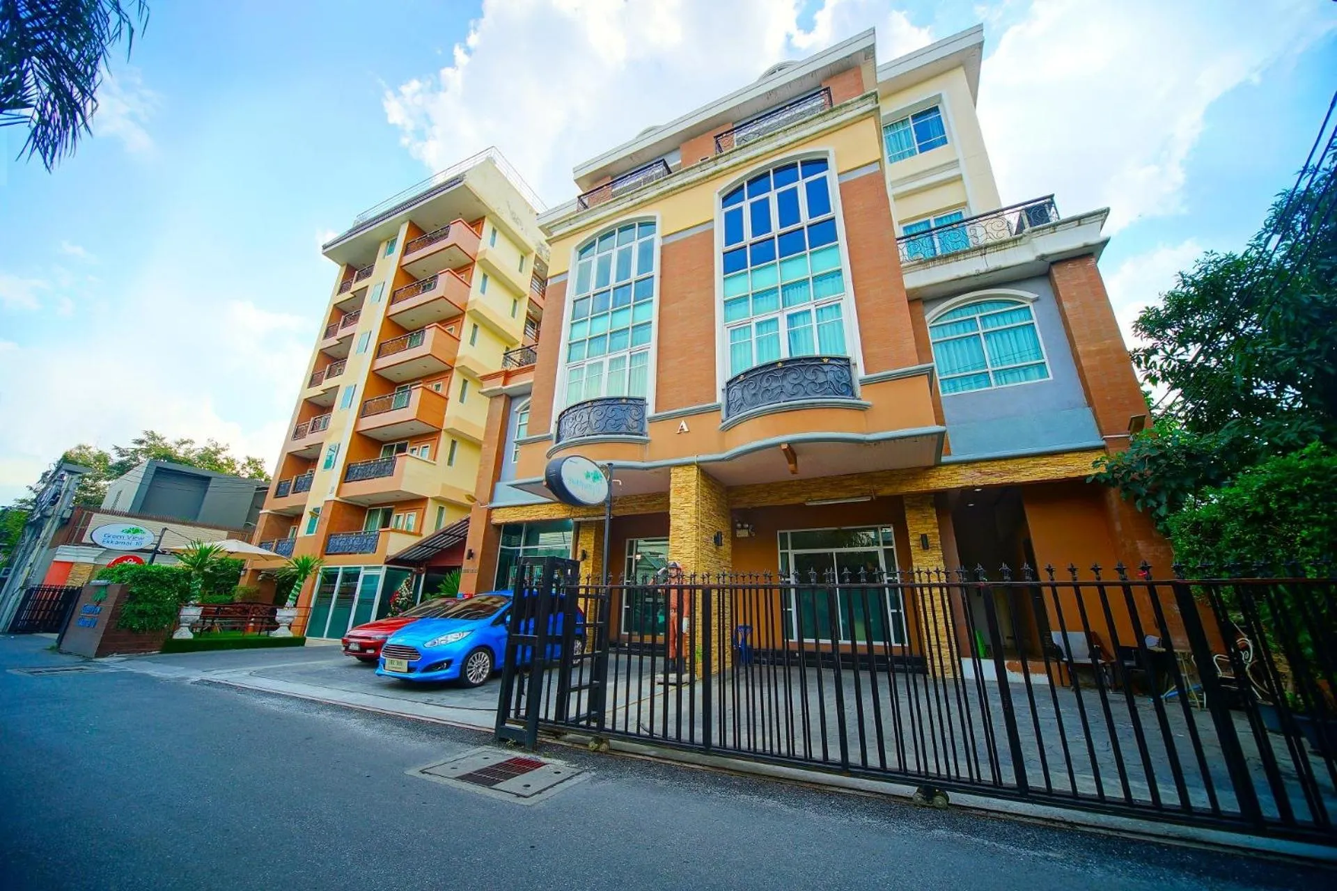 Property building in Greenview Ekkamai10 Suite