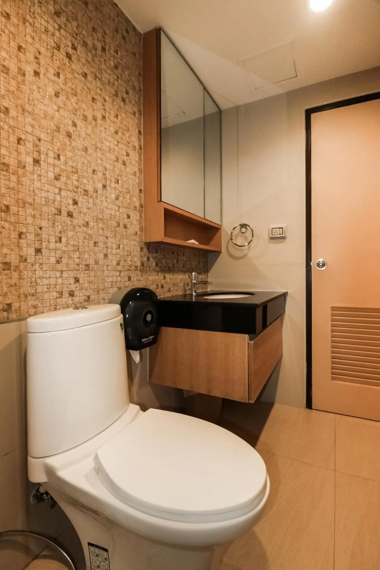 Bathroom in Greenview Ekkamai10 Suite