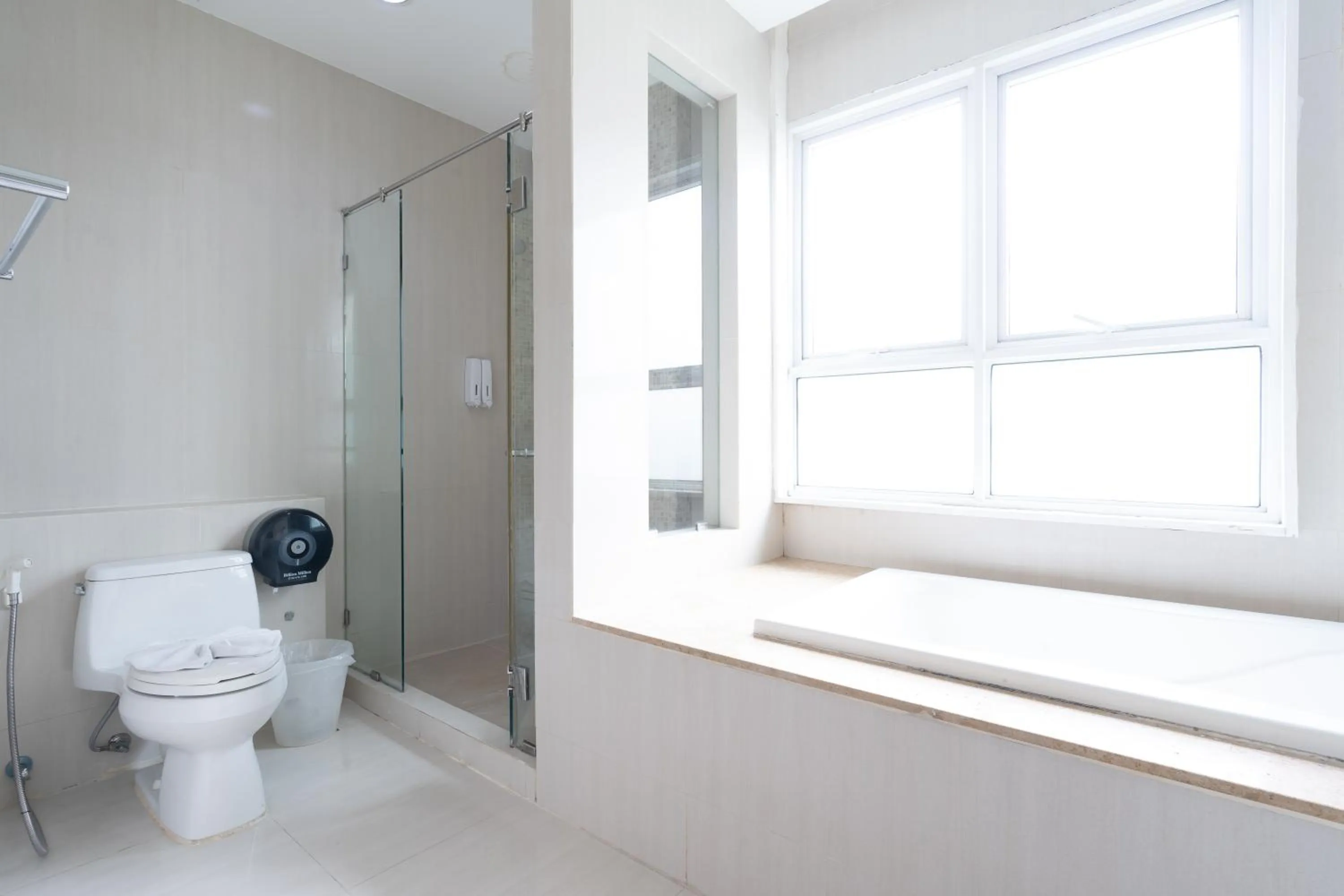 Bathroom in Greenview Ekkamai10 Suite