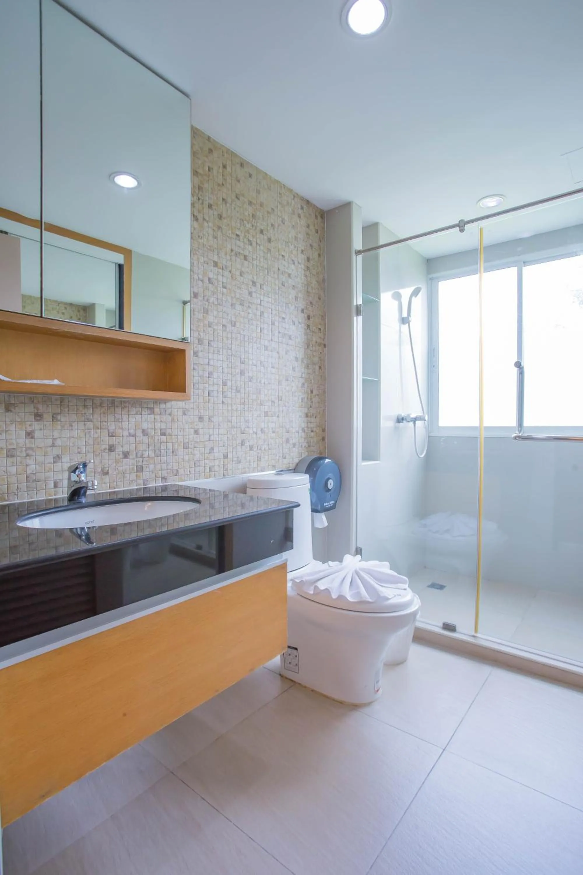 Bathroom in Greenview Ekkamai10 Suite