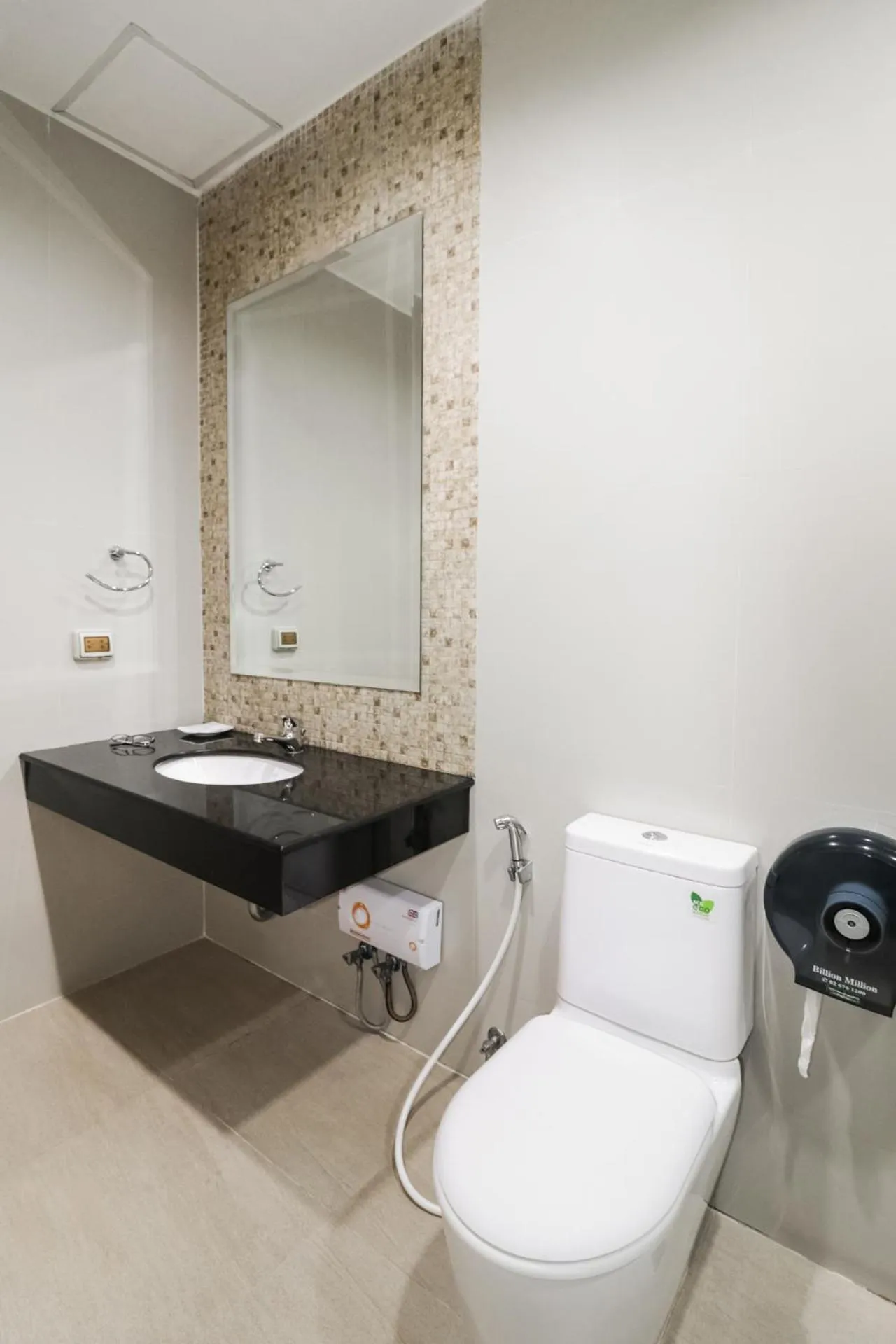 Toilet in Greenview Ekkamai10 Suite