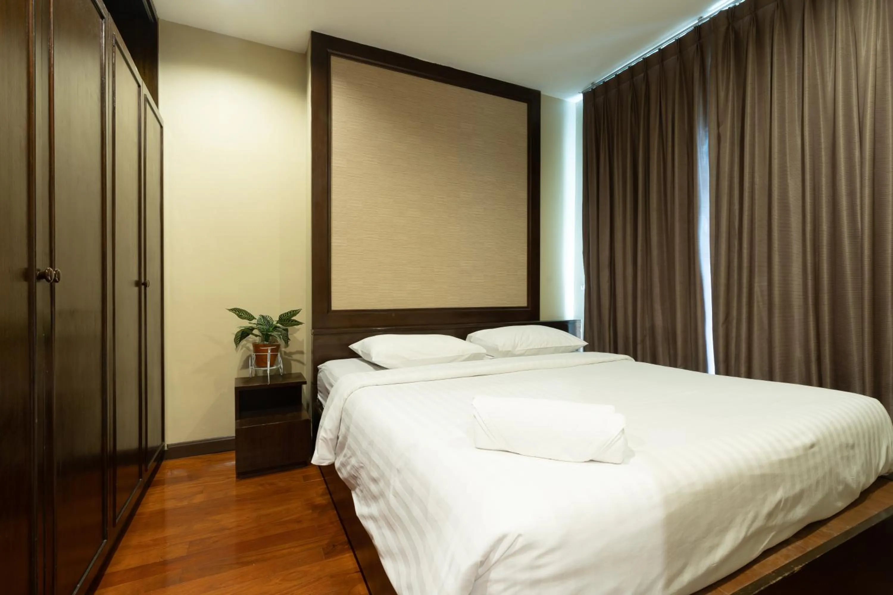 Bedroom, Bed in Greenview Ekkamai10 Suite
