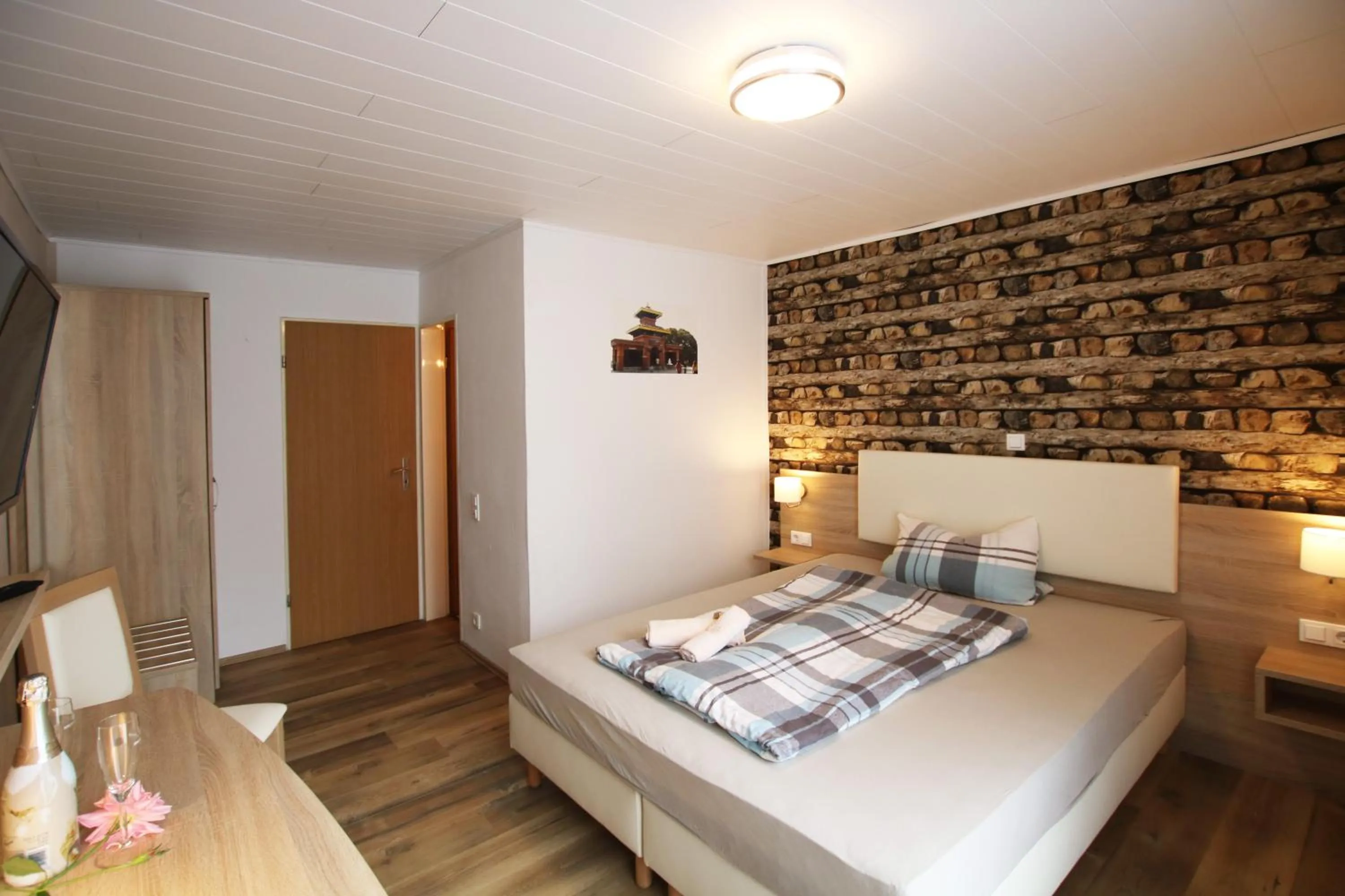 Photo of the whole room in Pension Yak und Yeti