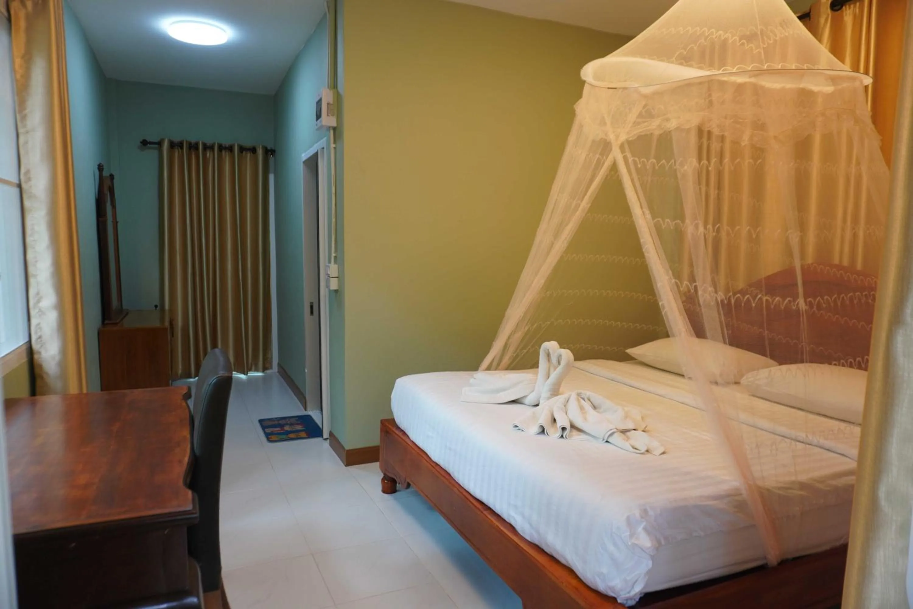 Bed in Khao Sok Palmview Resort