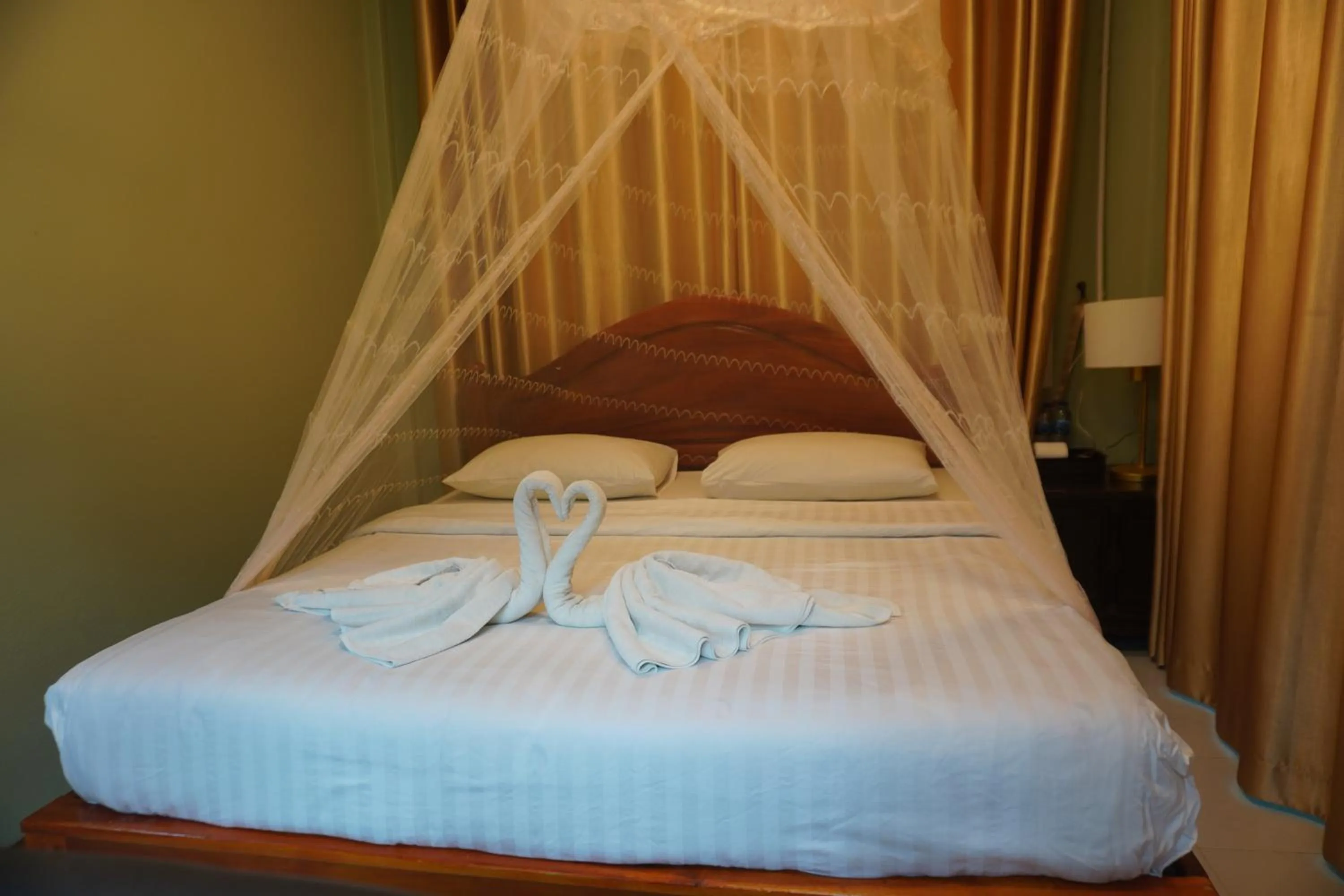 Bed in Khao Sok Palmview Resort