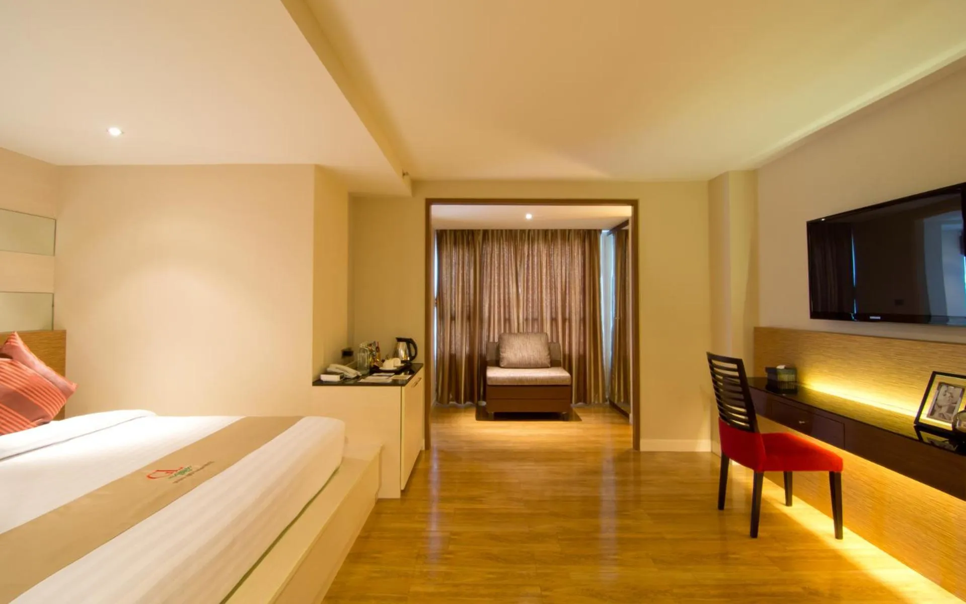 Bedroom, Bed in Grand Lord Boutique Hotel -Srinakarin