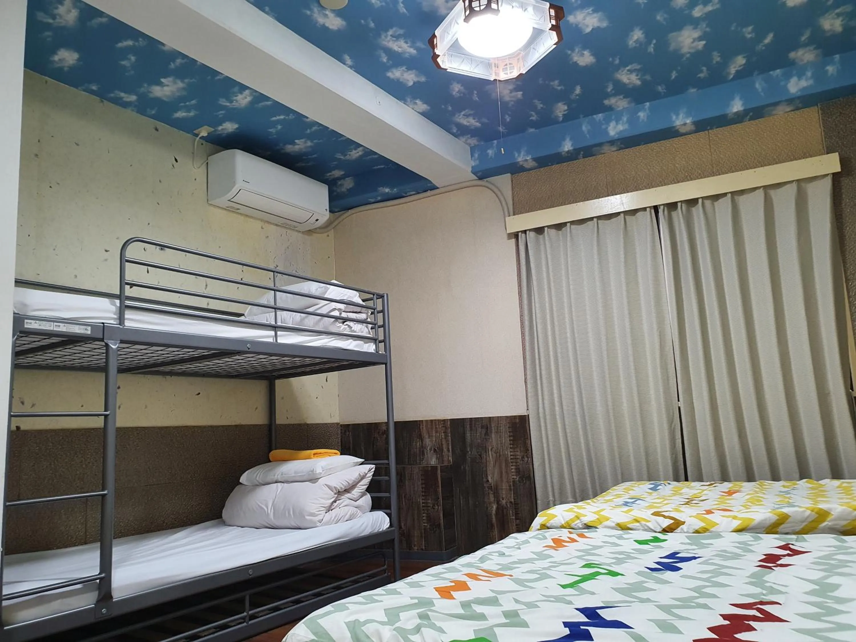 Bed in Shinjuku Sky hostel