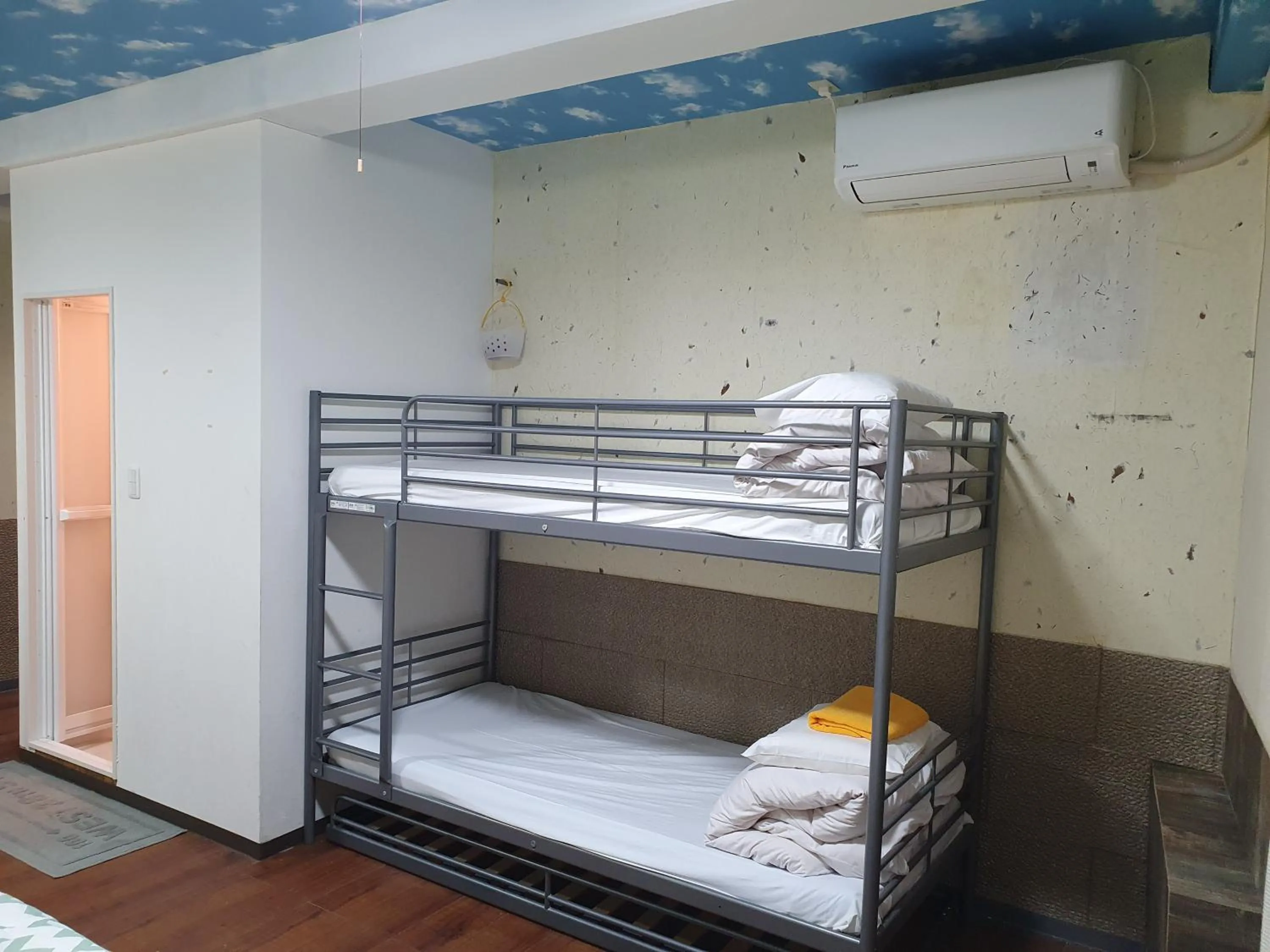 Bed in Shinjuku Sky hostel