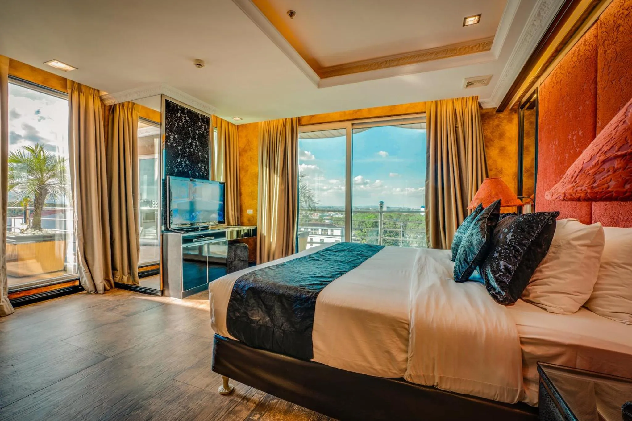 Bed in Fields Plaza Hotel by ABC