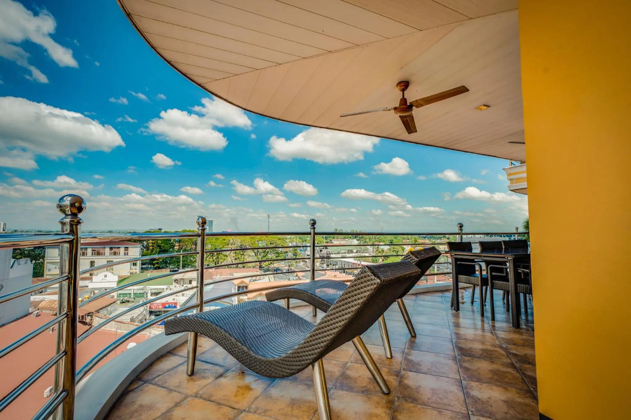 Fields Plaza Hotel by ABC