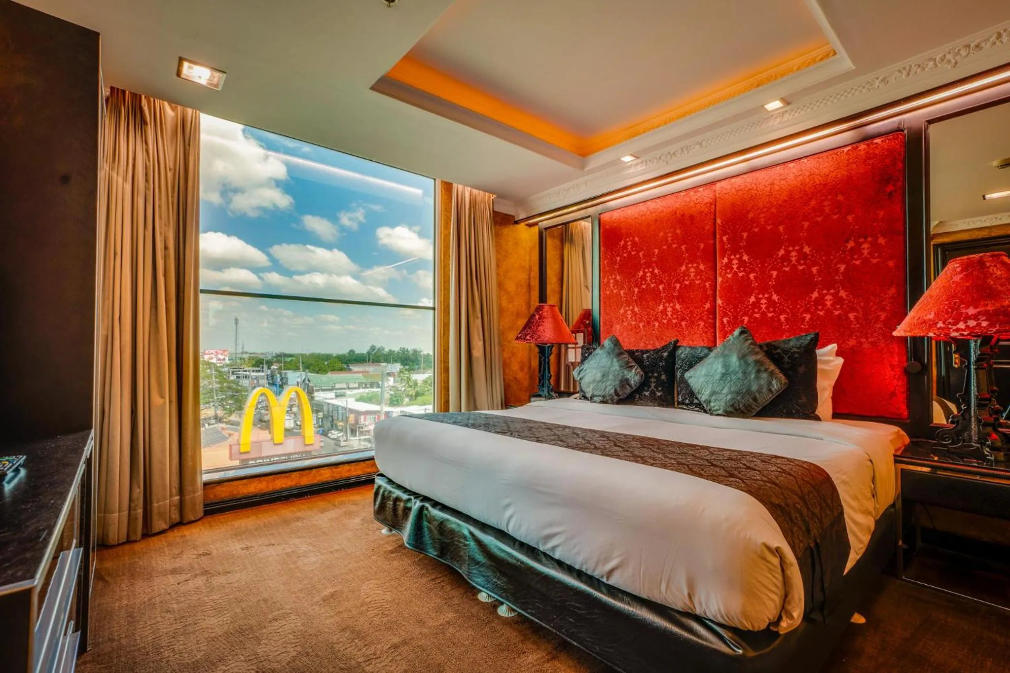 Bed in Fields Plaza Hotel by ABC