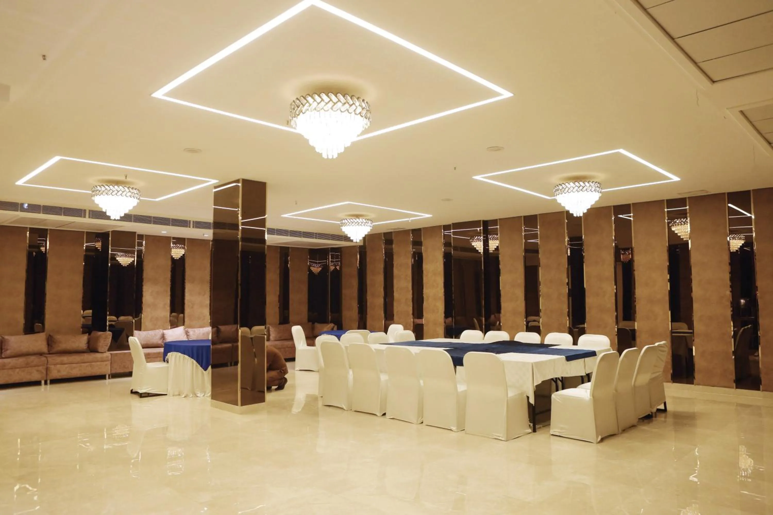 Banquet/Function facilities in Karon Hotels - Lajpat Nagar