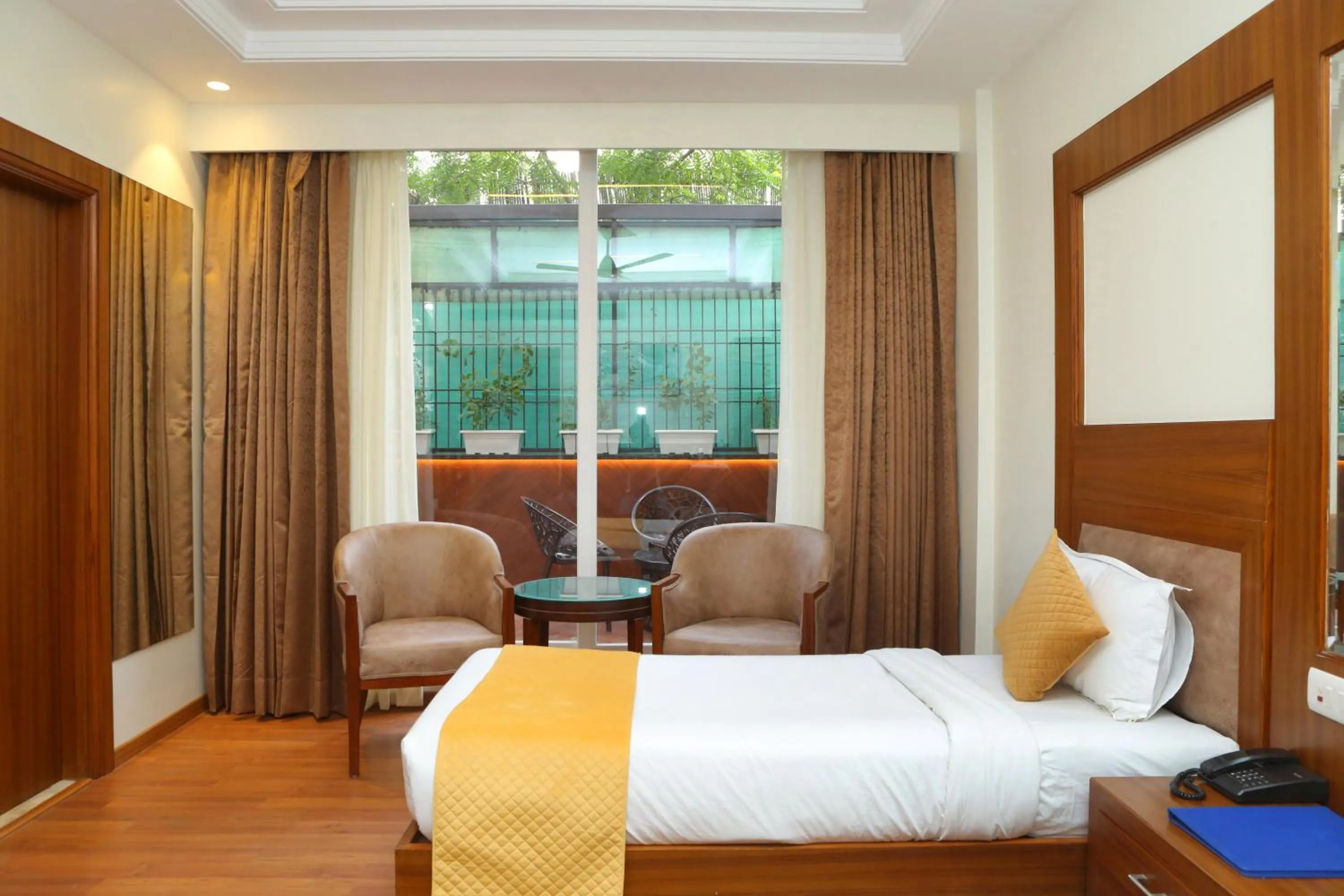 Bed in Karon Hotels - Lajpat Nagar