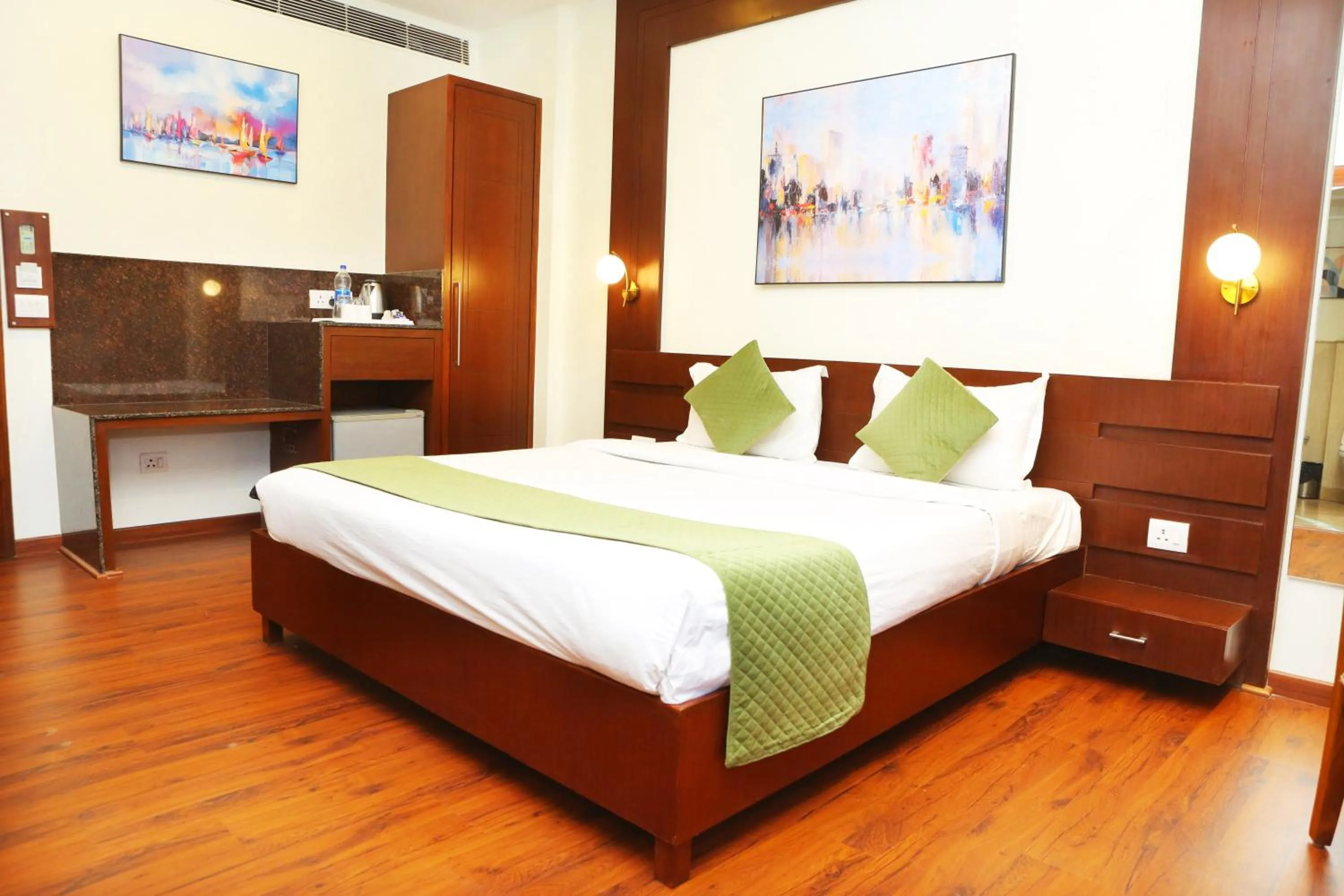 Bed in Karon Hotels - Lajpat Nagar