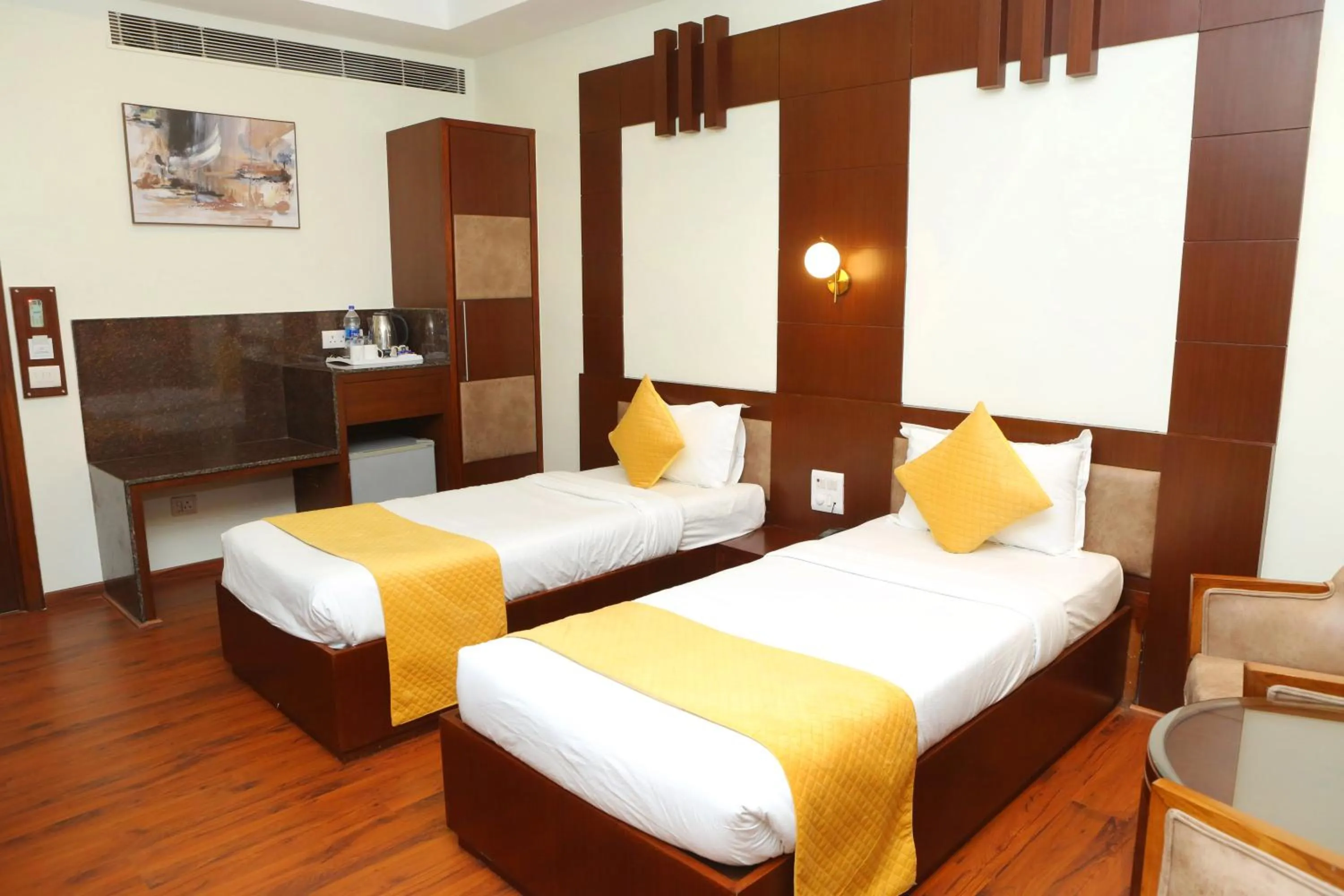 Bed in Karon Hotels - Lajpat Nagar