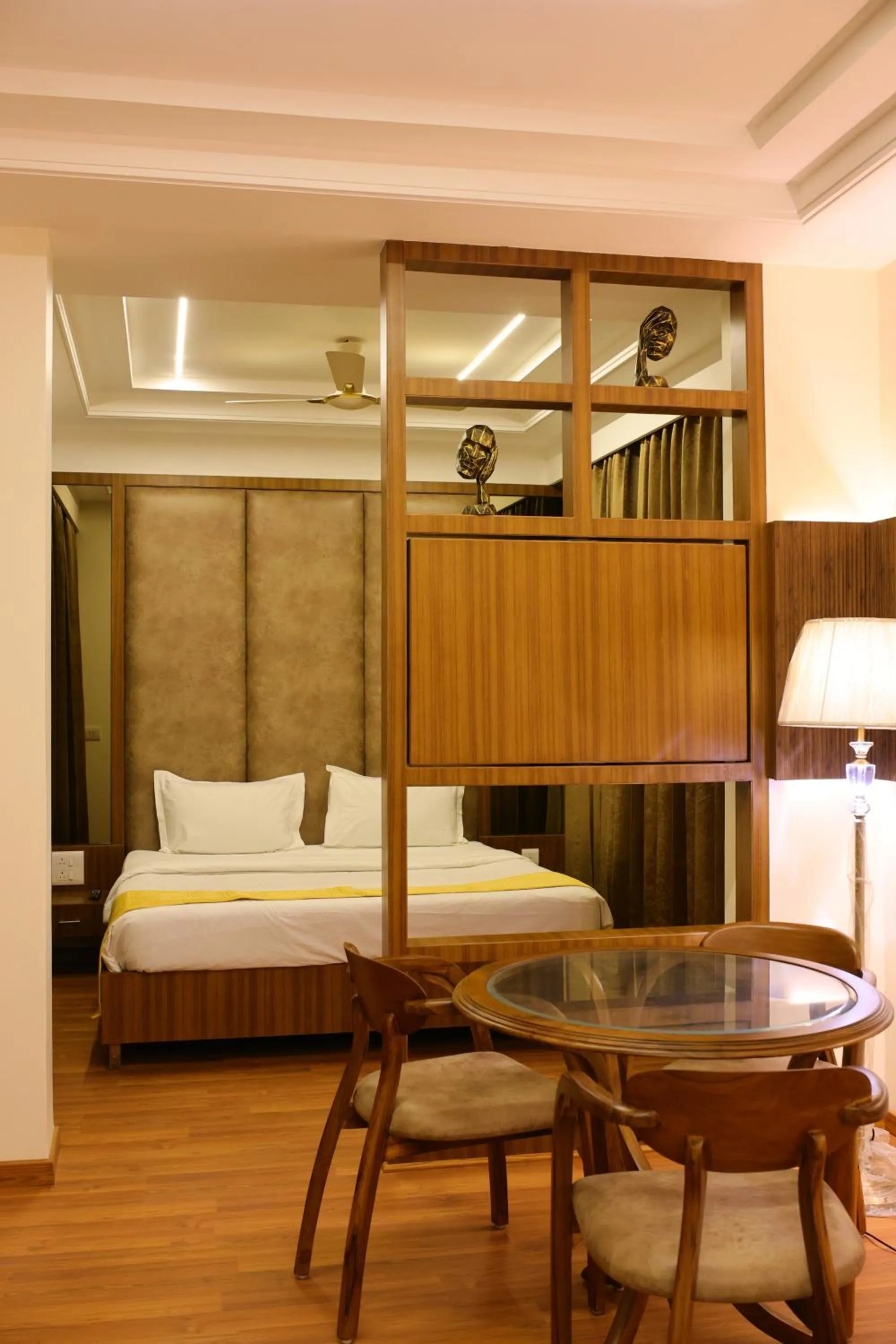 Bed in Karon Hotels - Lajpat Nagar