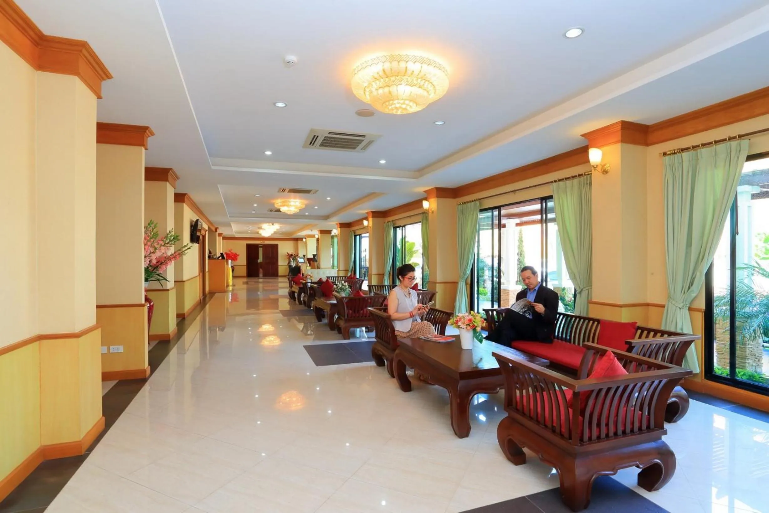 Lobby or reception in Royal Nakhara Hotel and Convention Centre