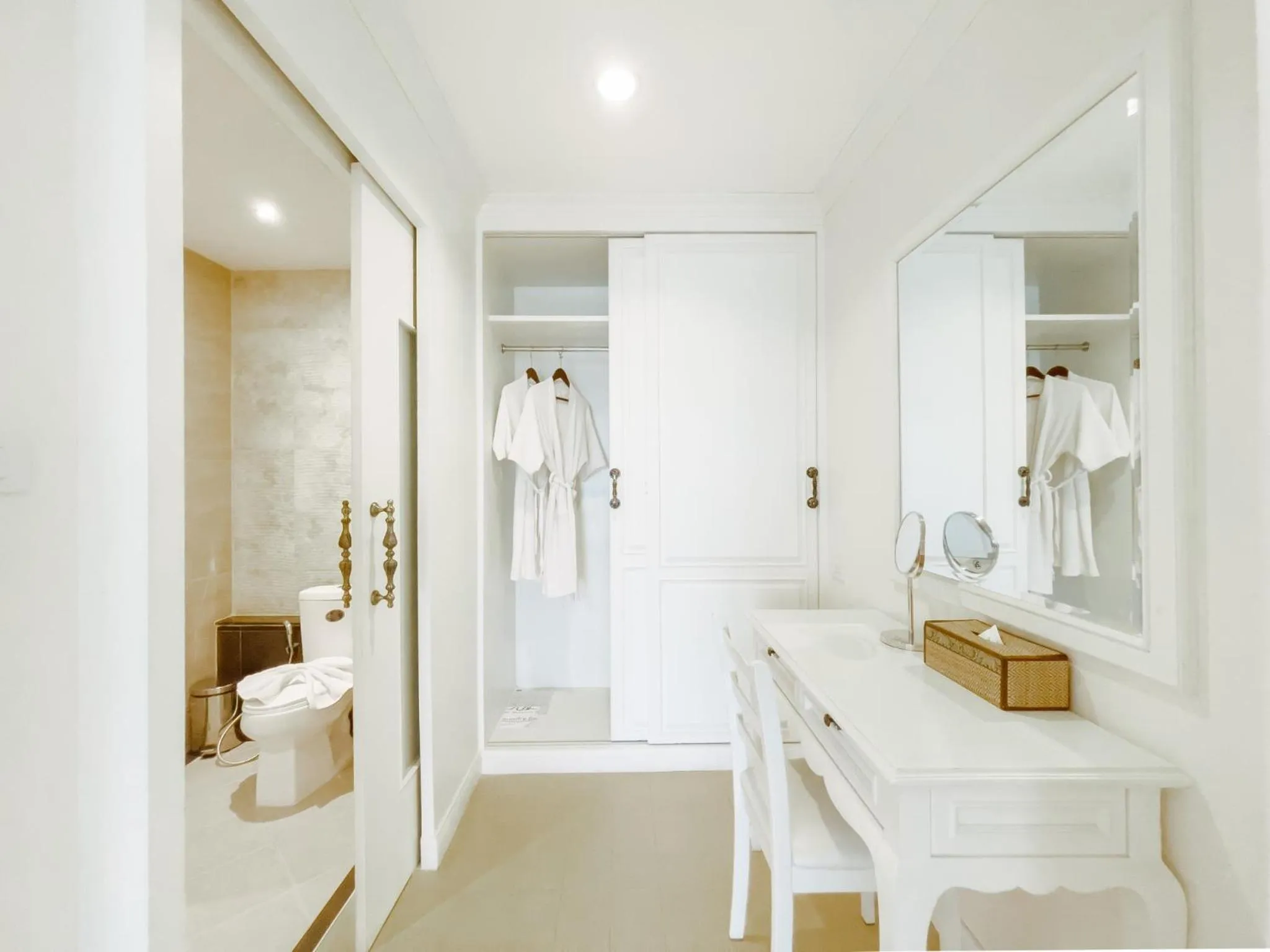 Royal Nakhara Hotel and Convention Centre