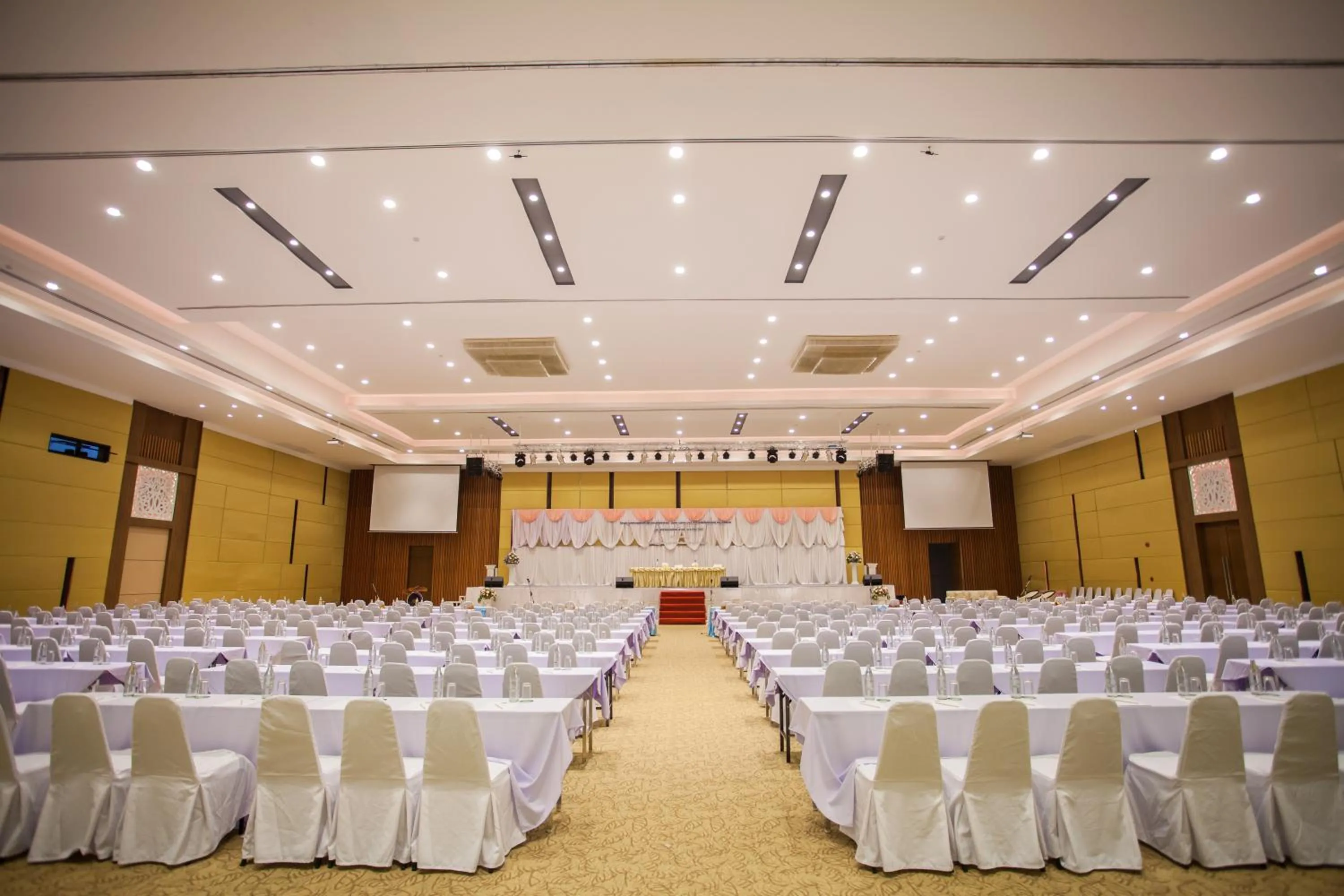 Meeting/conference room in Royal Nakhara Hotel and Convention Centre