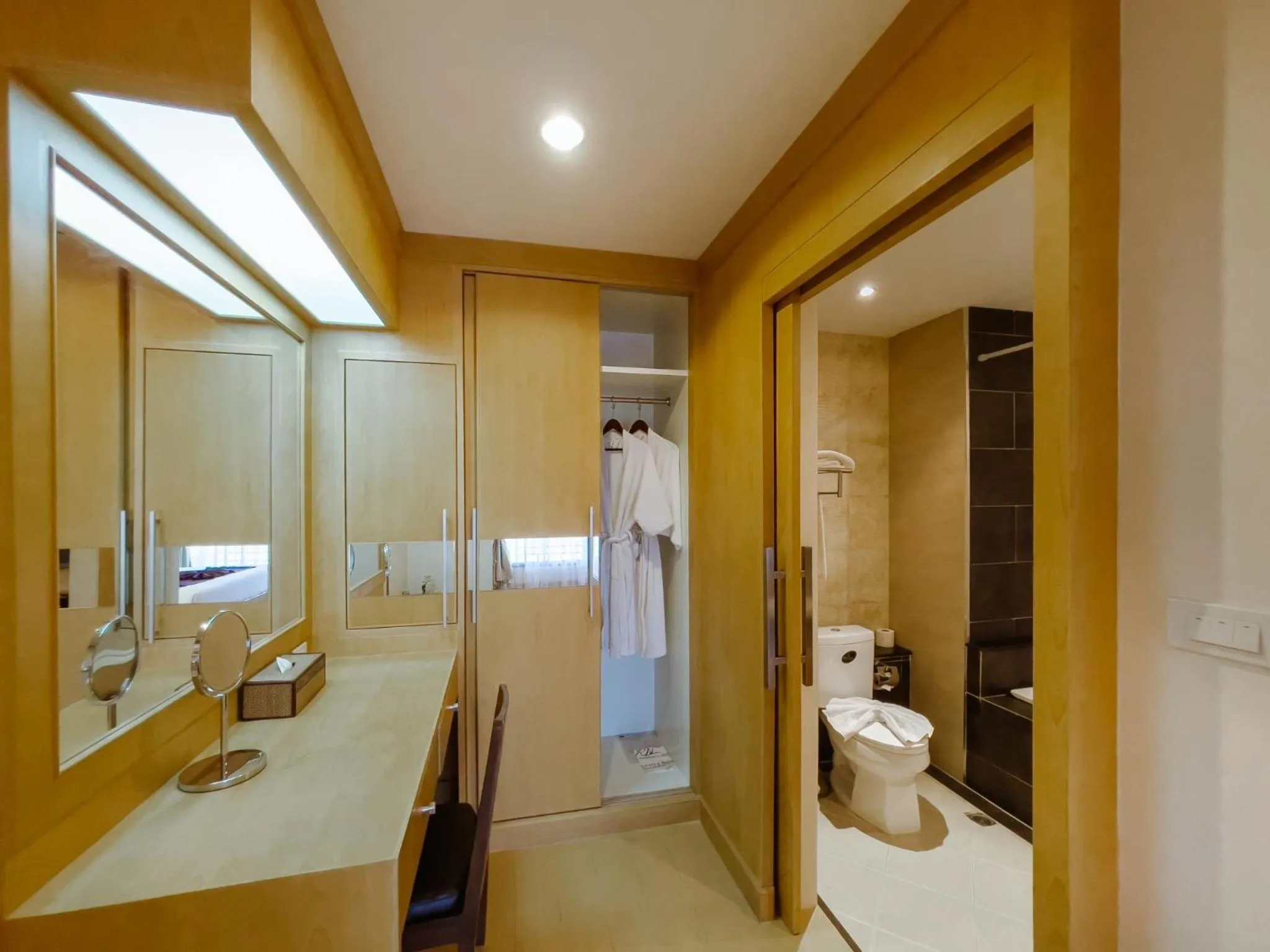 Royal Nakhara Hotel and Convention Centre