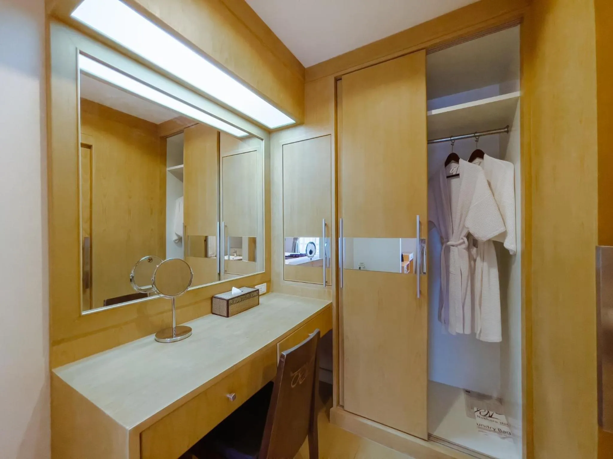 Royal Nakhara Hotel and Convention Centre