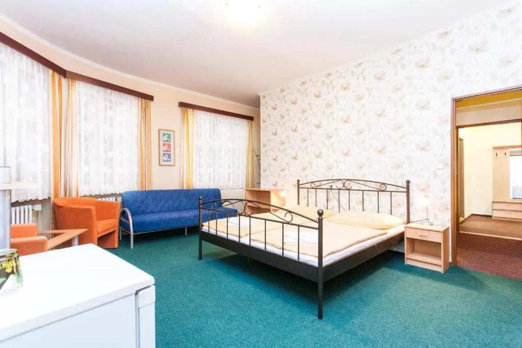 Photo of the whole room, Bed in Hotel Grand