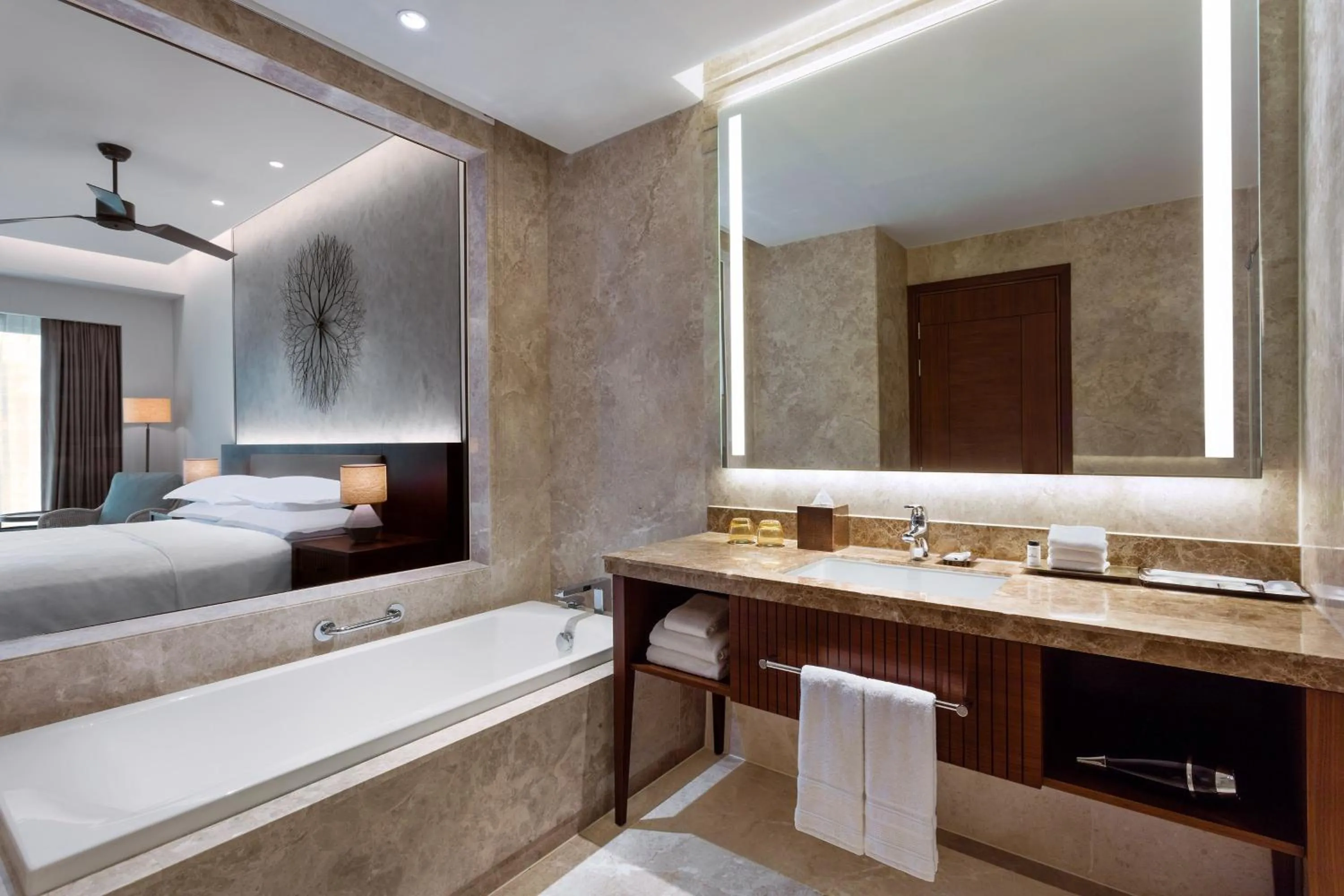 Bathroom, Bed in Sheraton Grand Chennai Resort & Spa