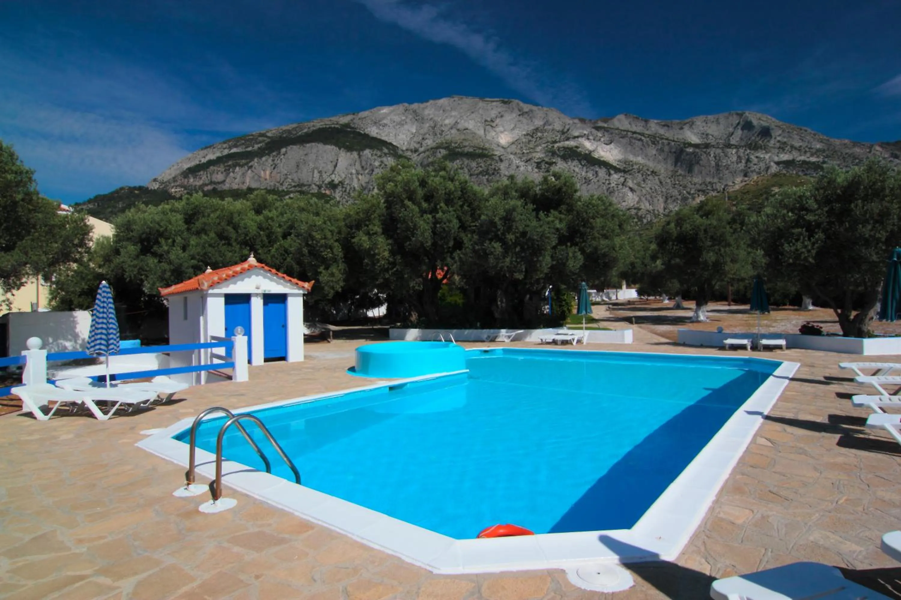 Swimming pool in White Rock Apartments