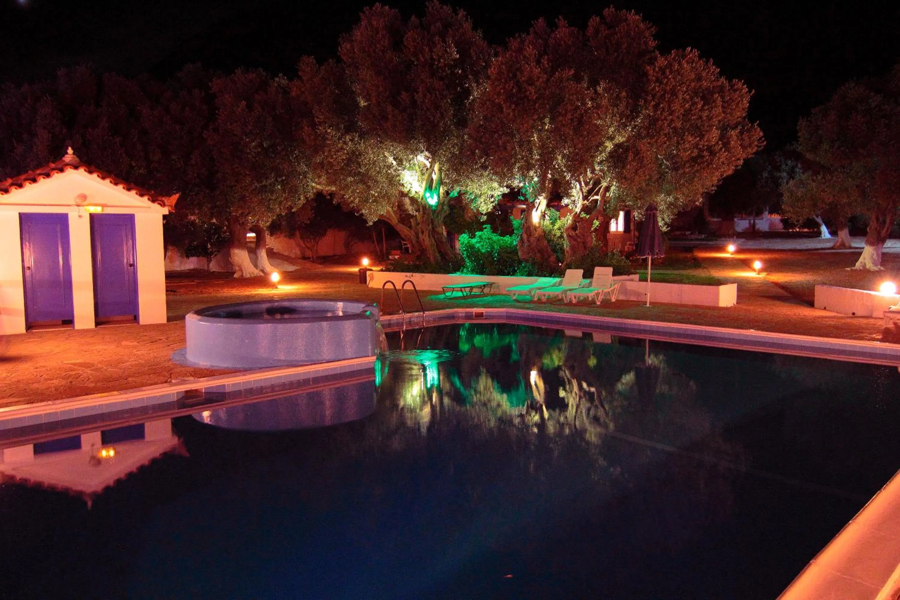 Swimming pool in White Rock Apartments
