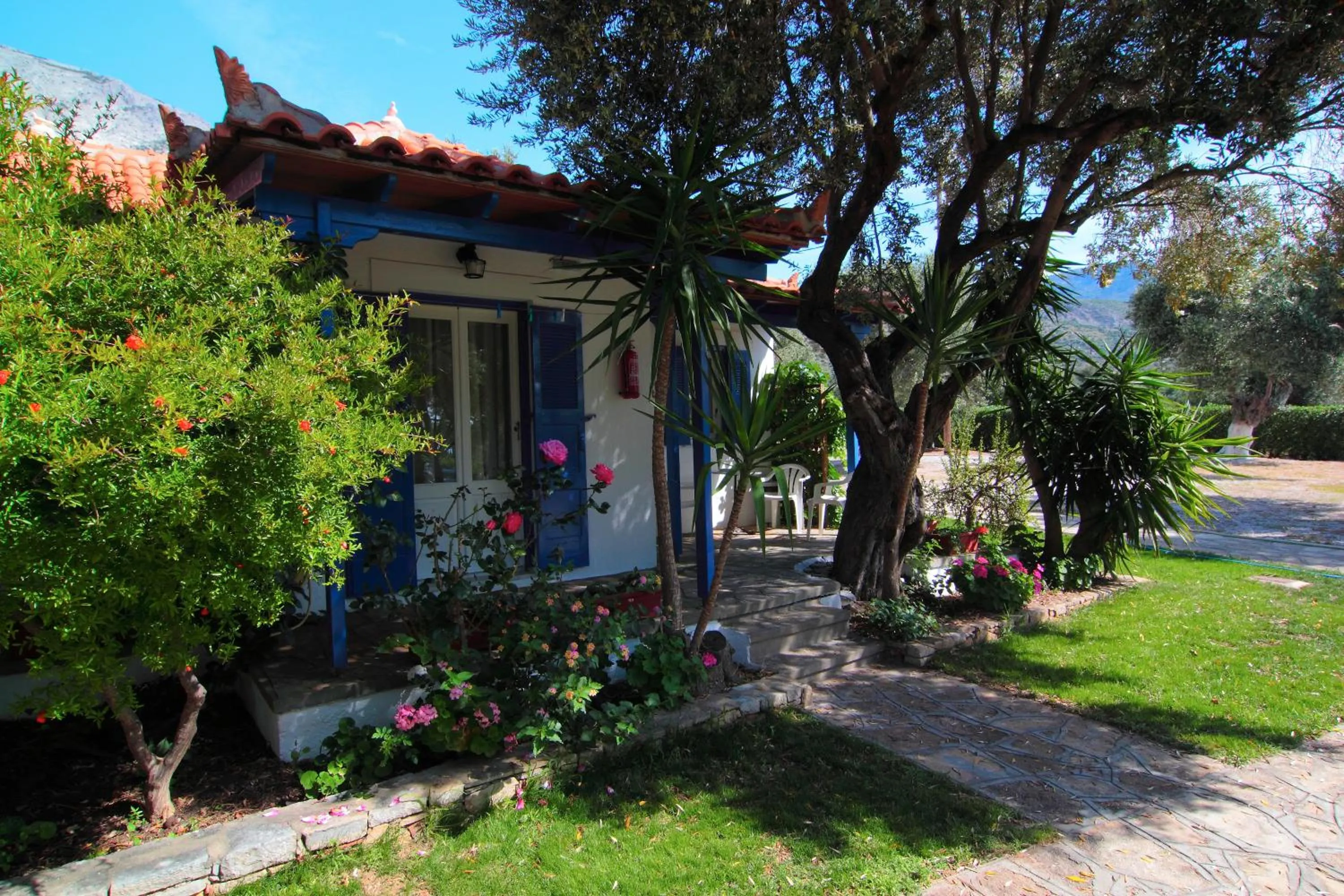 Facade/entrance in White Rock Apartments