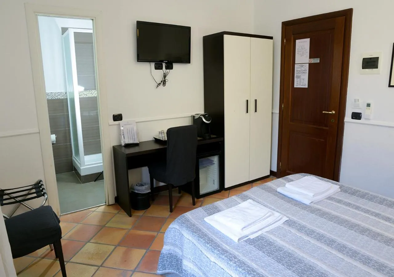 Bedroom, Bed in GH Colosseum