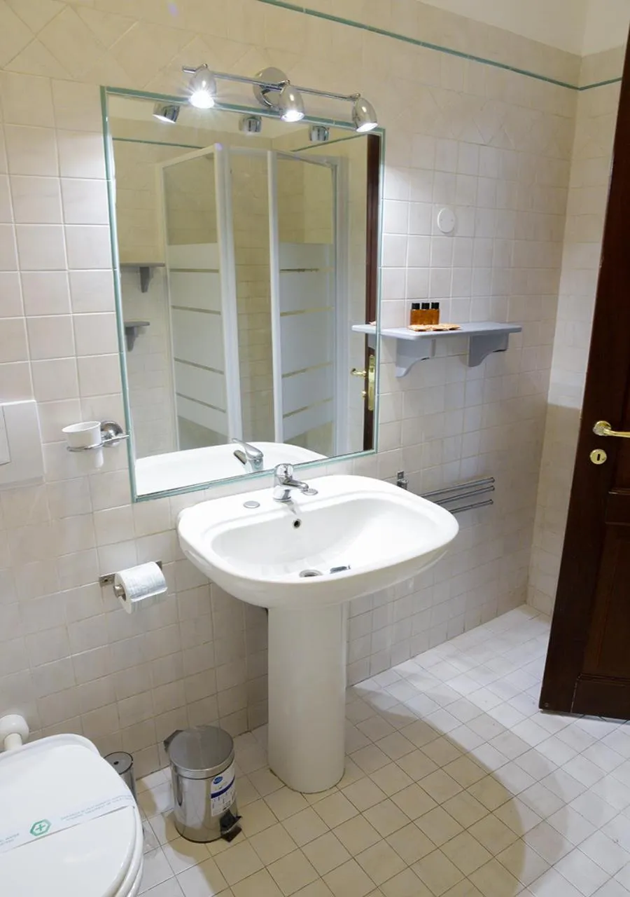 Bathroom in GH Colosseum