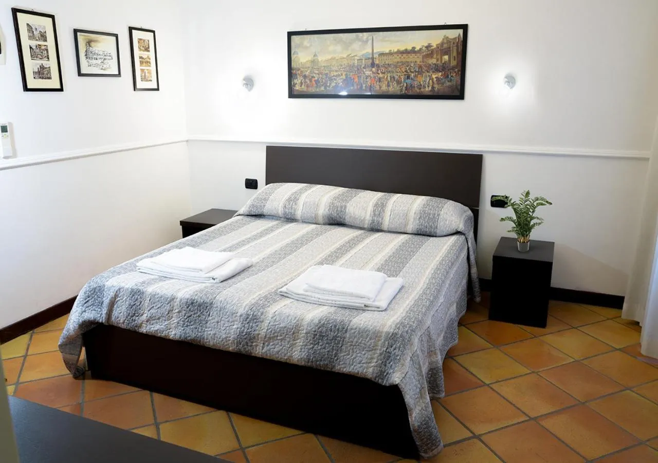 Bedroom, Bed in GH Colosseum