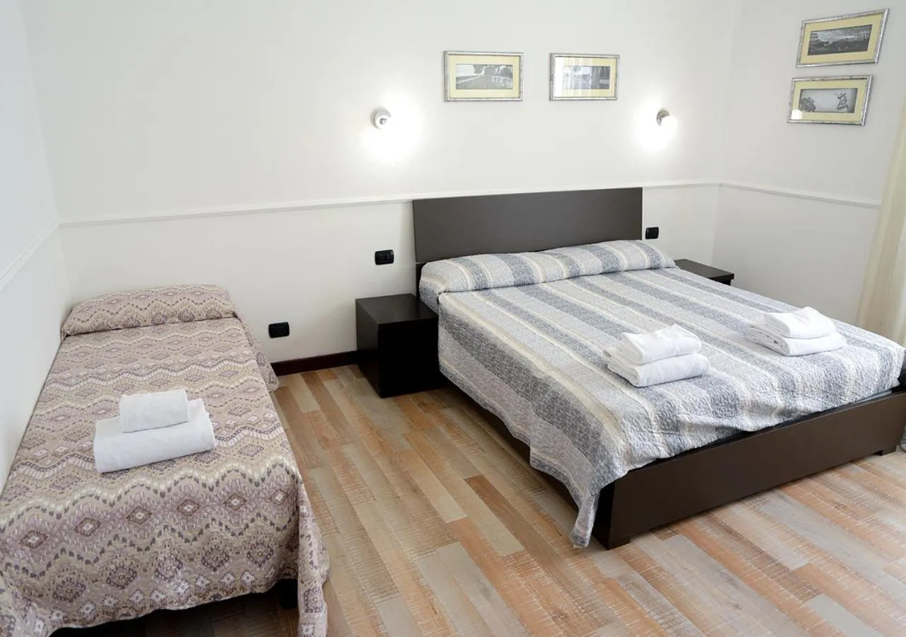 Bedroom, Bed in GH Colosseum