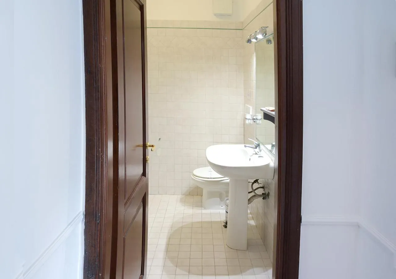 Bathroom in GH Colosseum