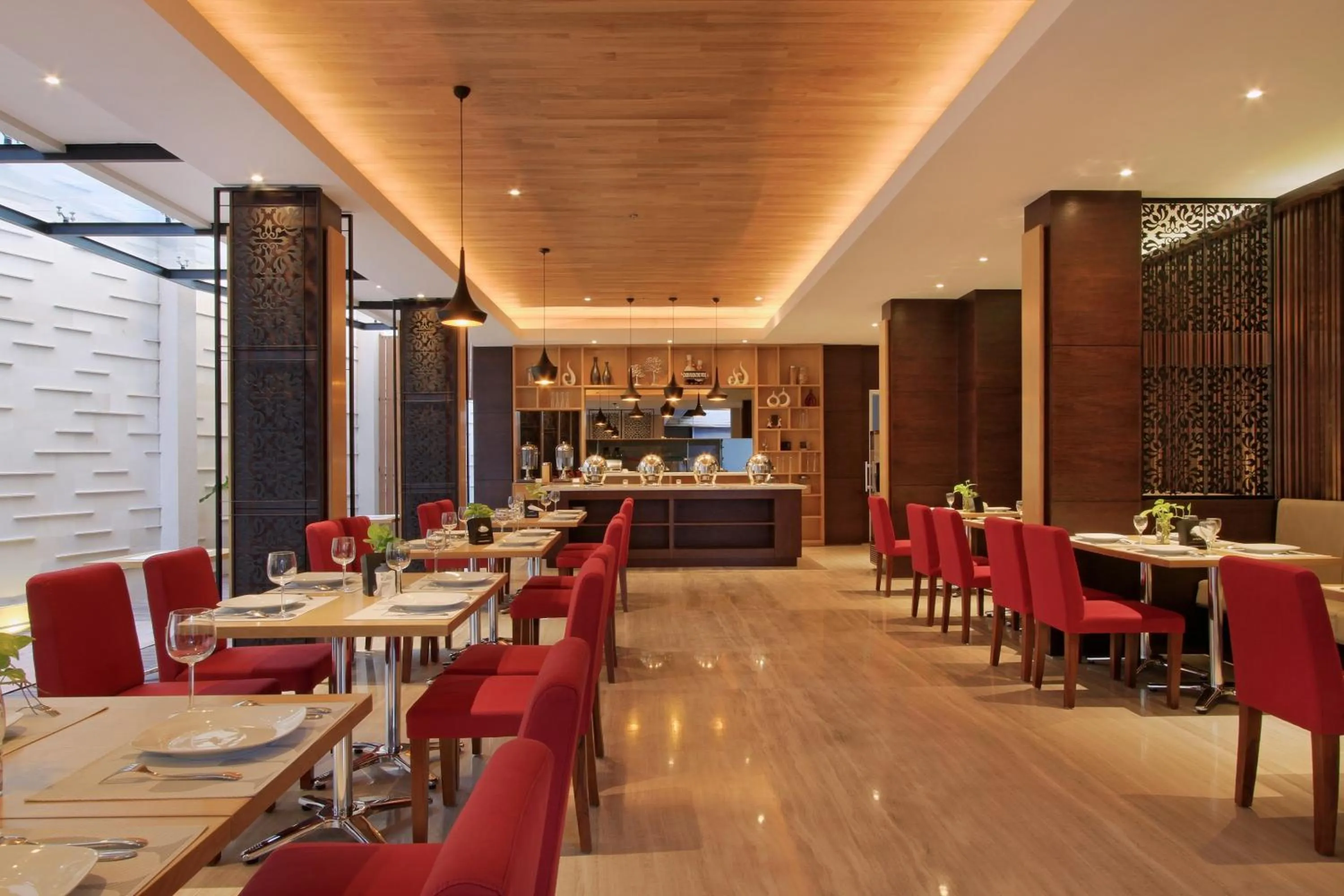 Restaurant/places to eat in Ohana Hotel Kuta