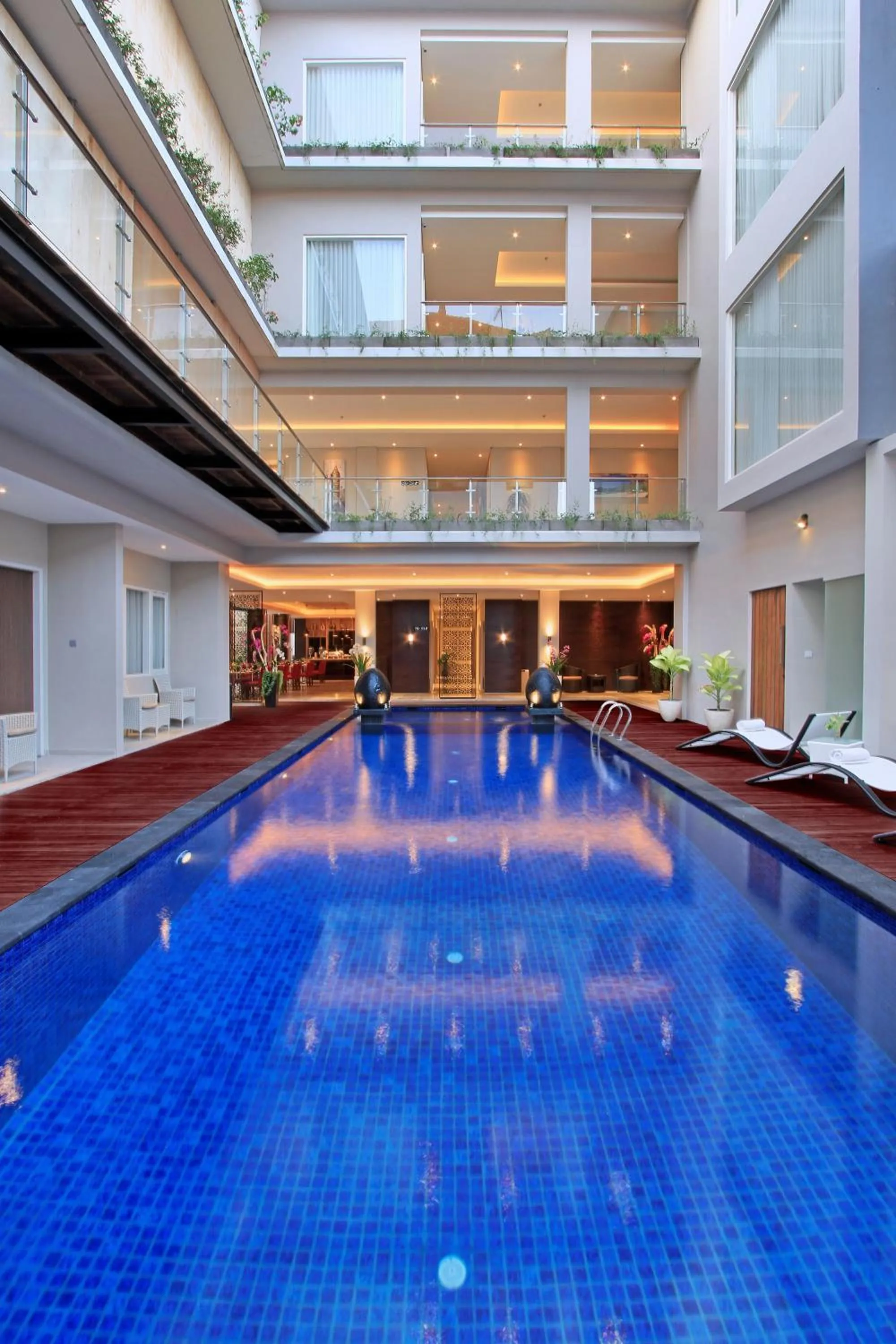 Swimming pool in Ohana Hotel Kuta