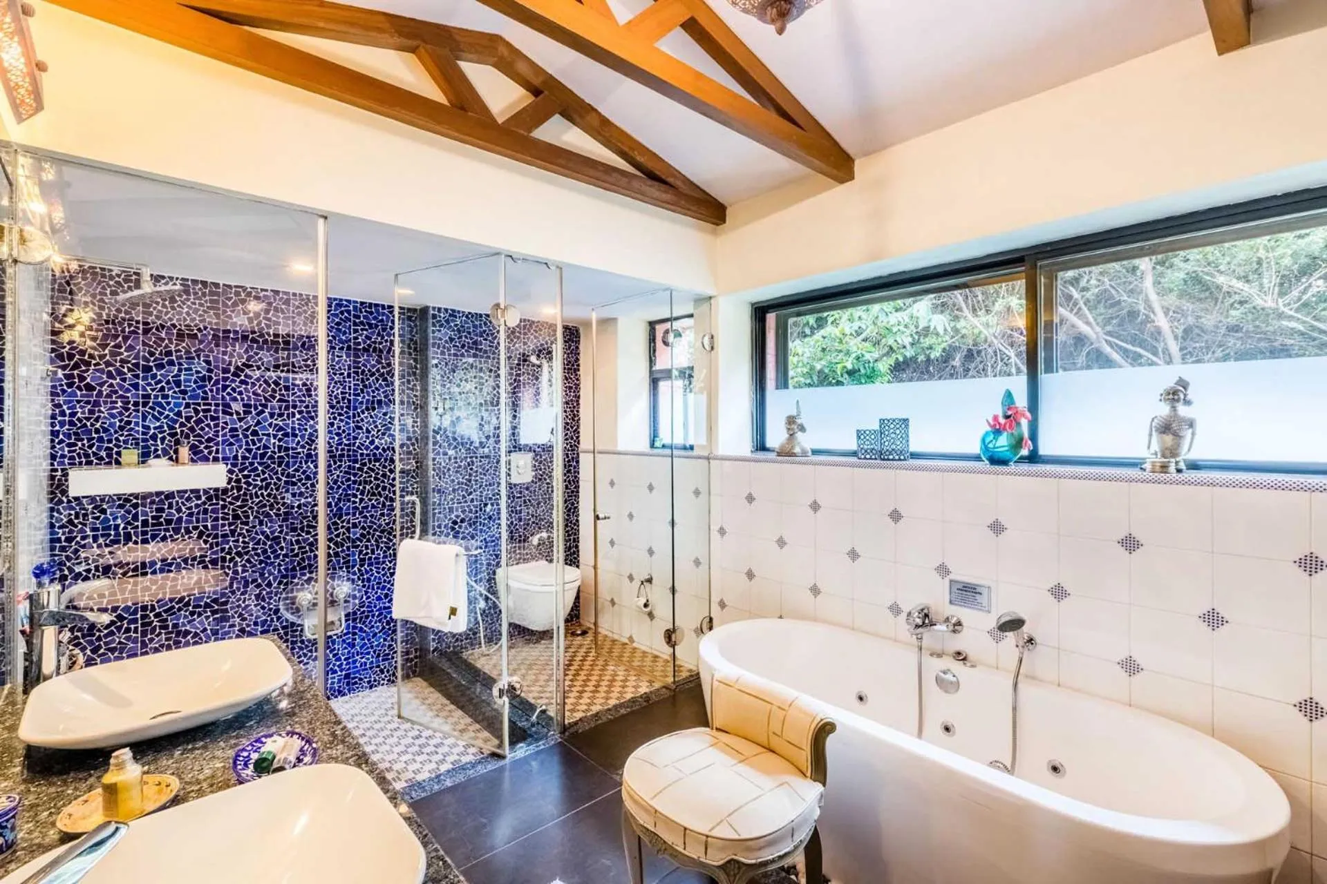 Shower in Ramsukh Resorts and Spa