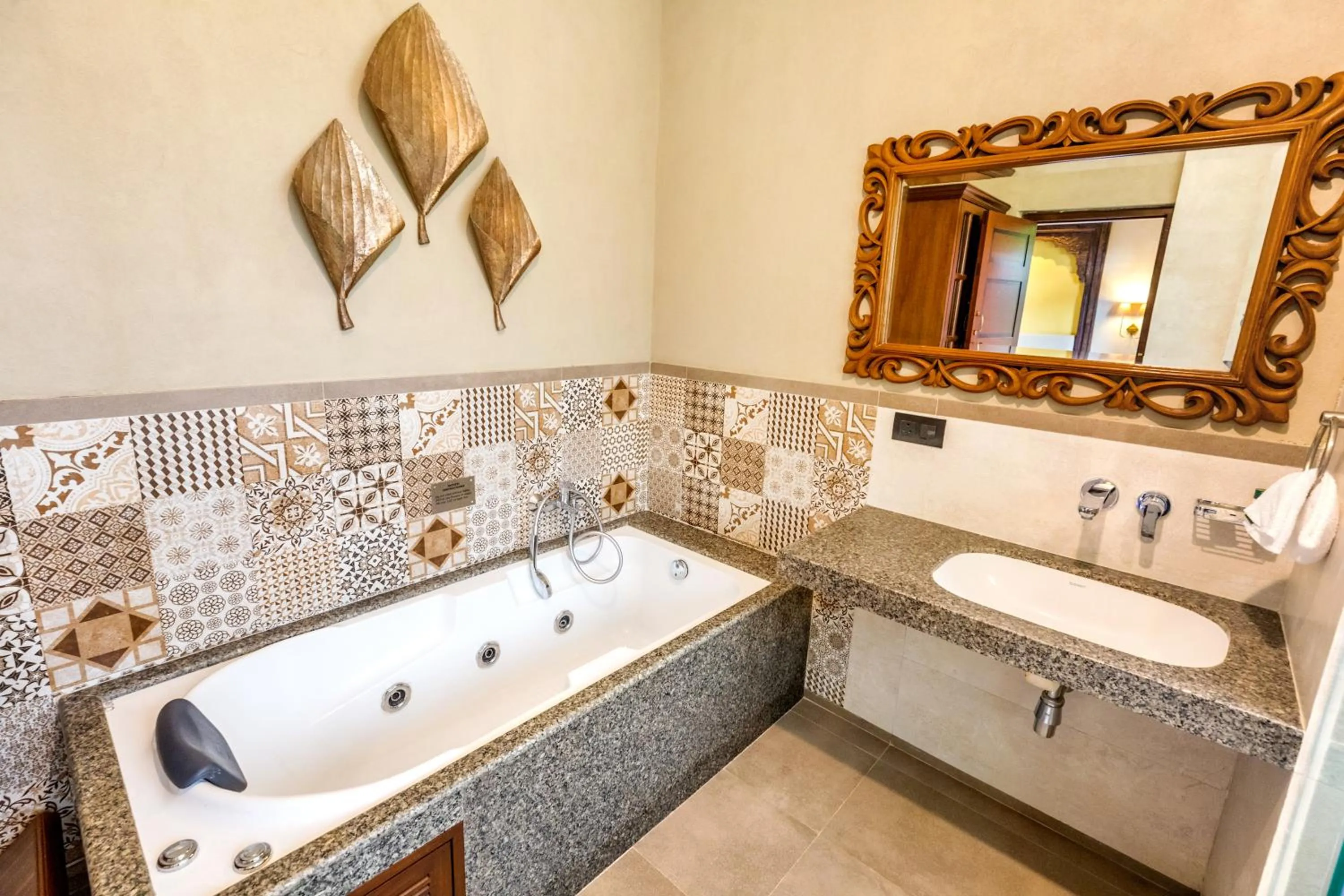 Hot Tub in Ramsukh Resorts and Spa