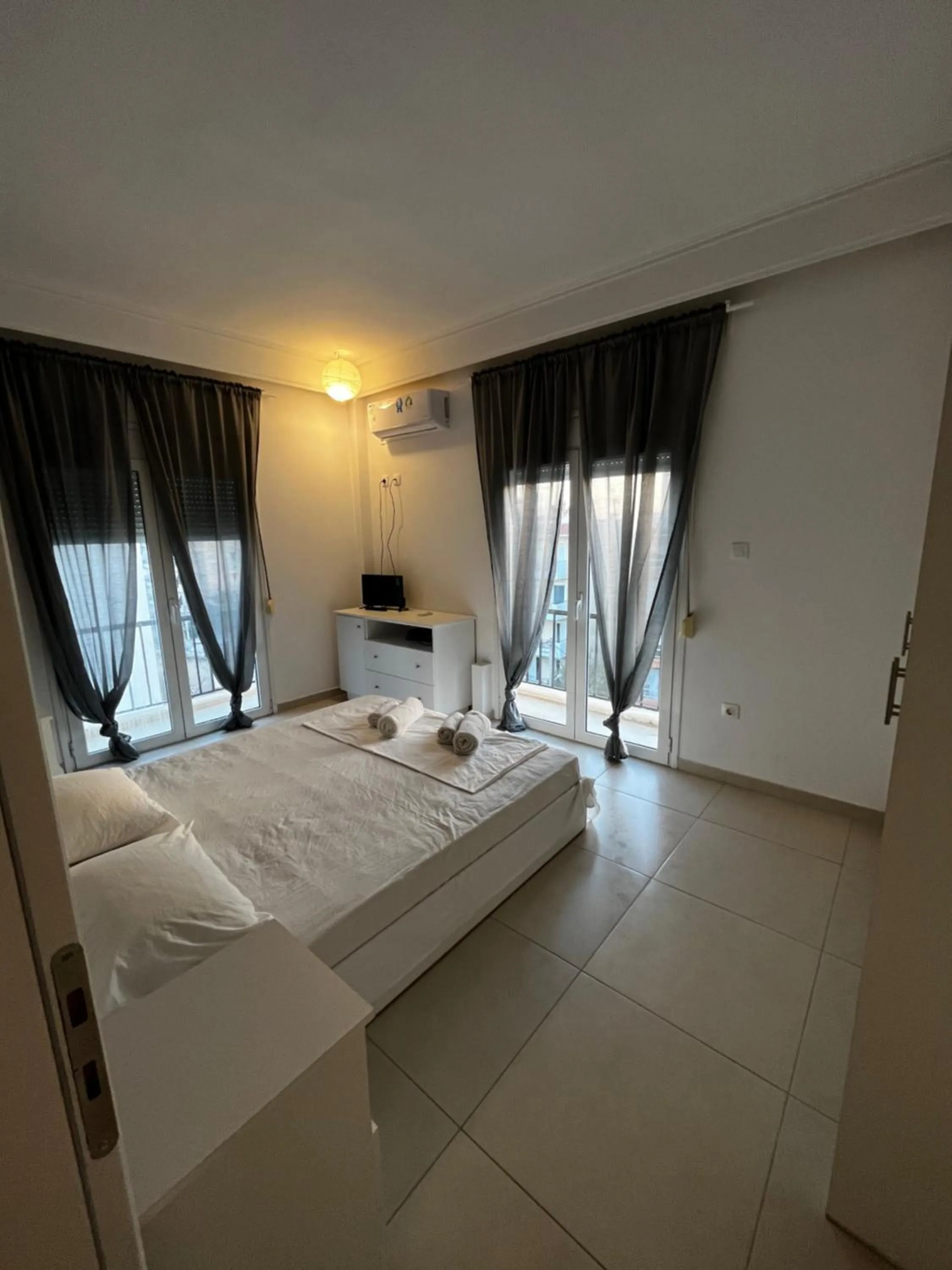 Bed in Acropolis View