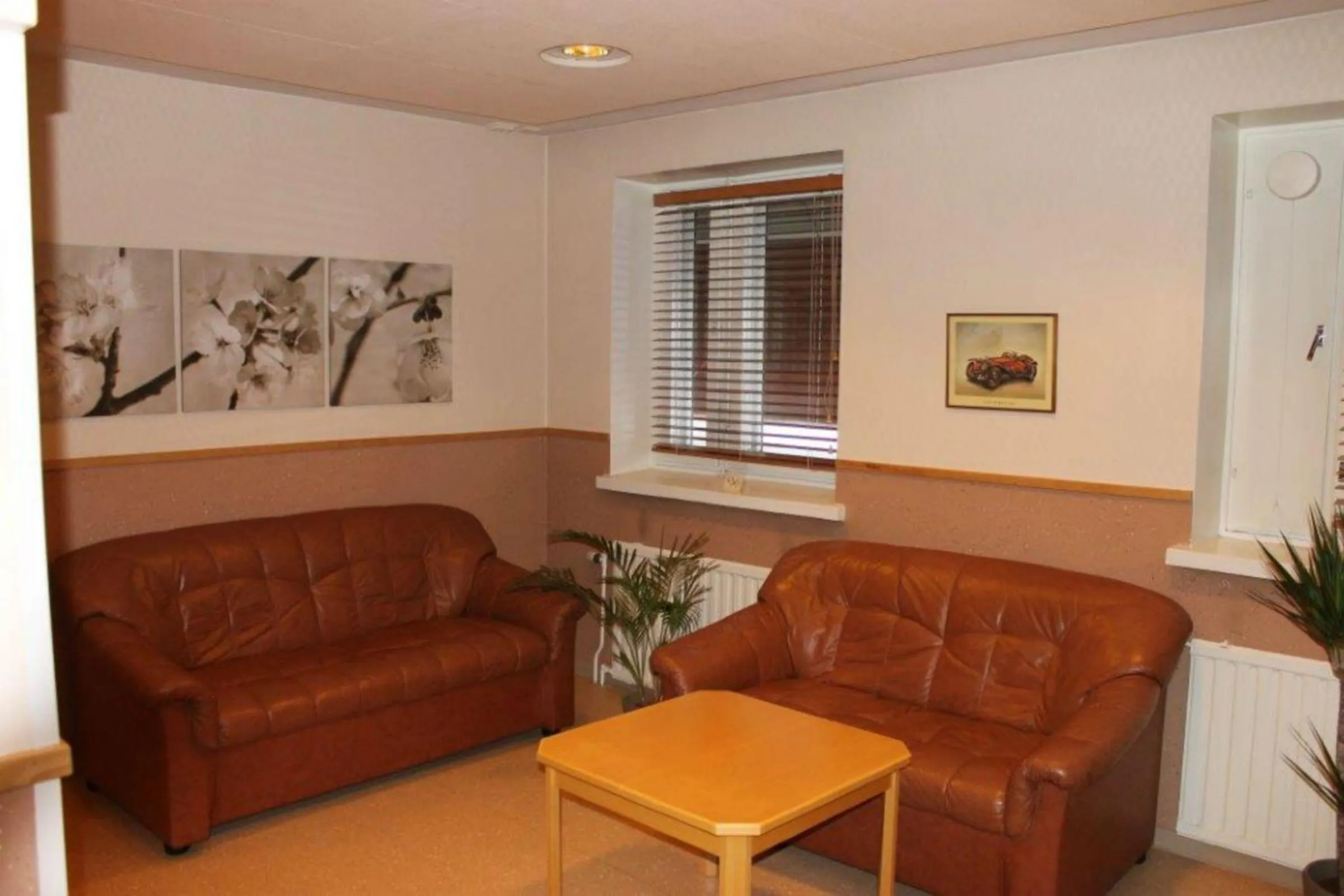 Communal lounge/ TV room in Motelli Jätkänkolo